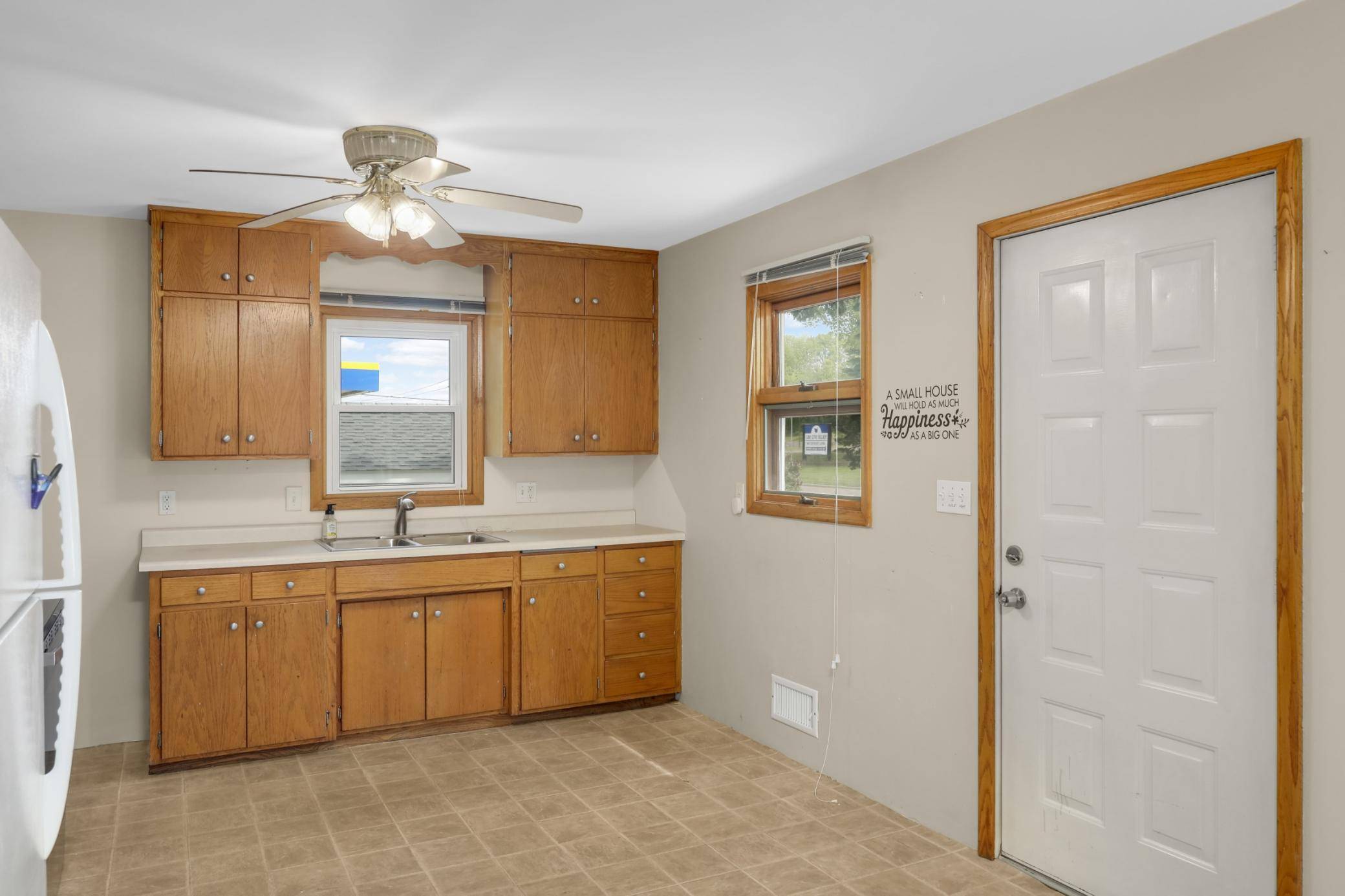 1935 55th ST E, Inver Grove Heights, MN 55077
