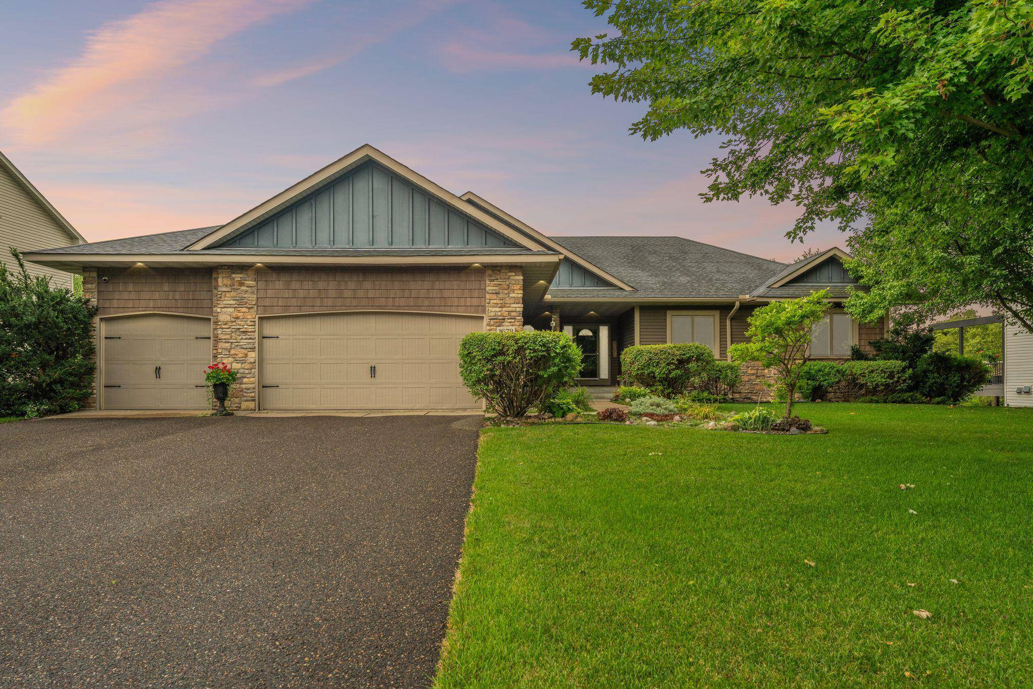 1678 Hunters TRL, Centerville, MN 55038