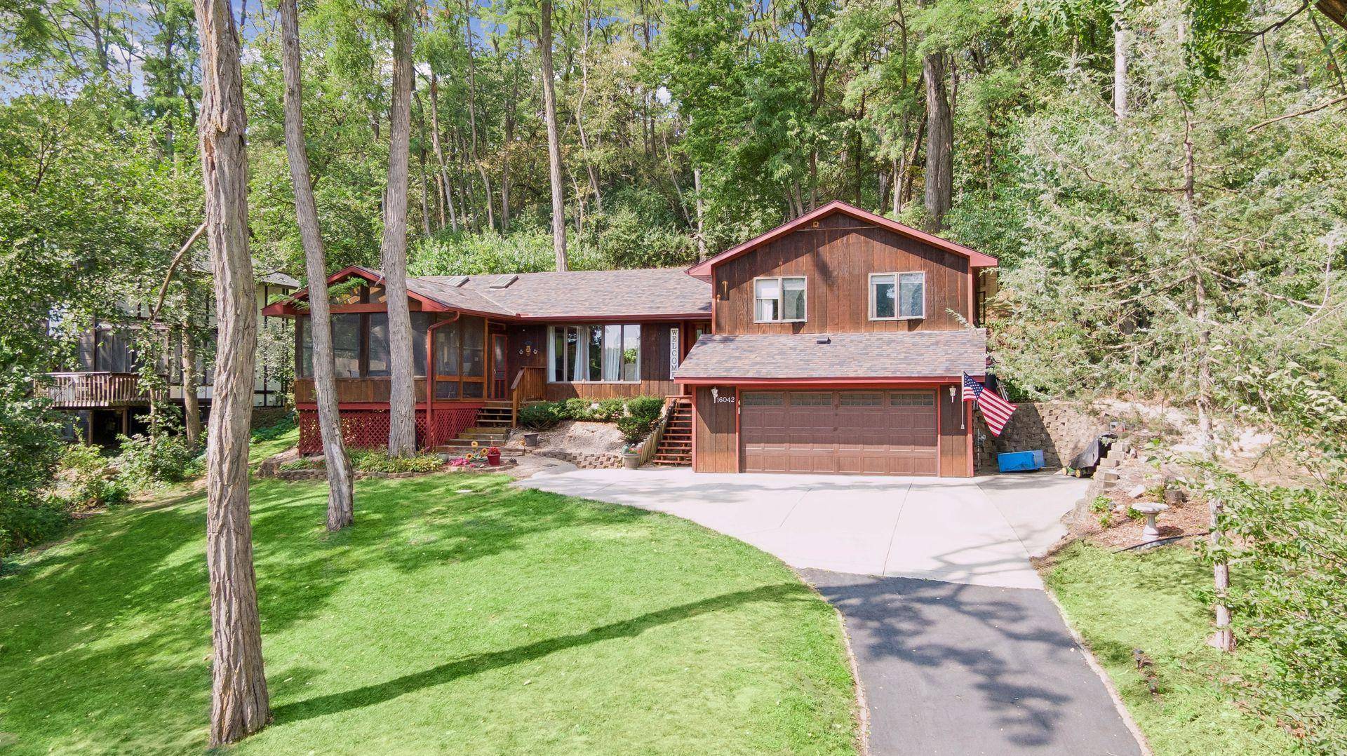 16042 6th ST N, Lakeland, MN 55043