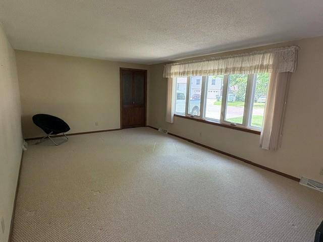 1250 Lakeview LN SW, Hutchinson, MN 55350