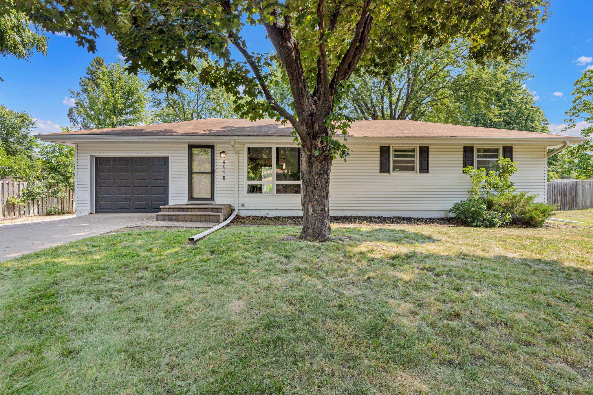 6416 Georgia AVE N, Brooklyn Park, MN 55428