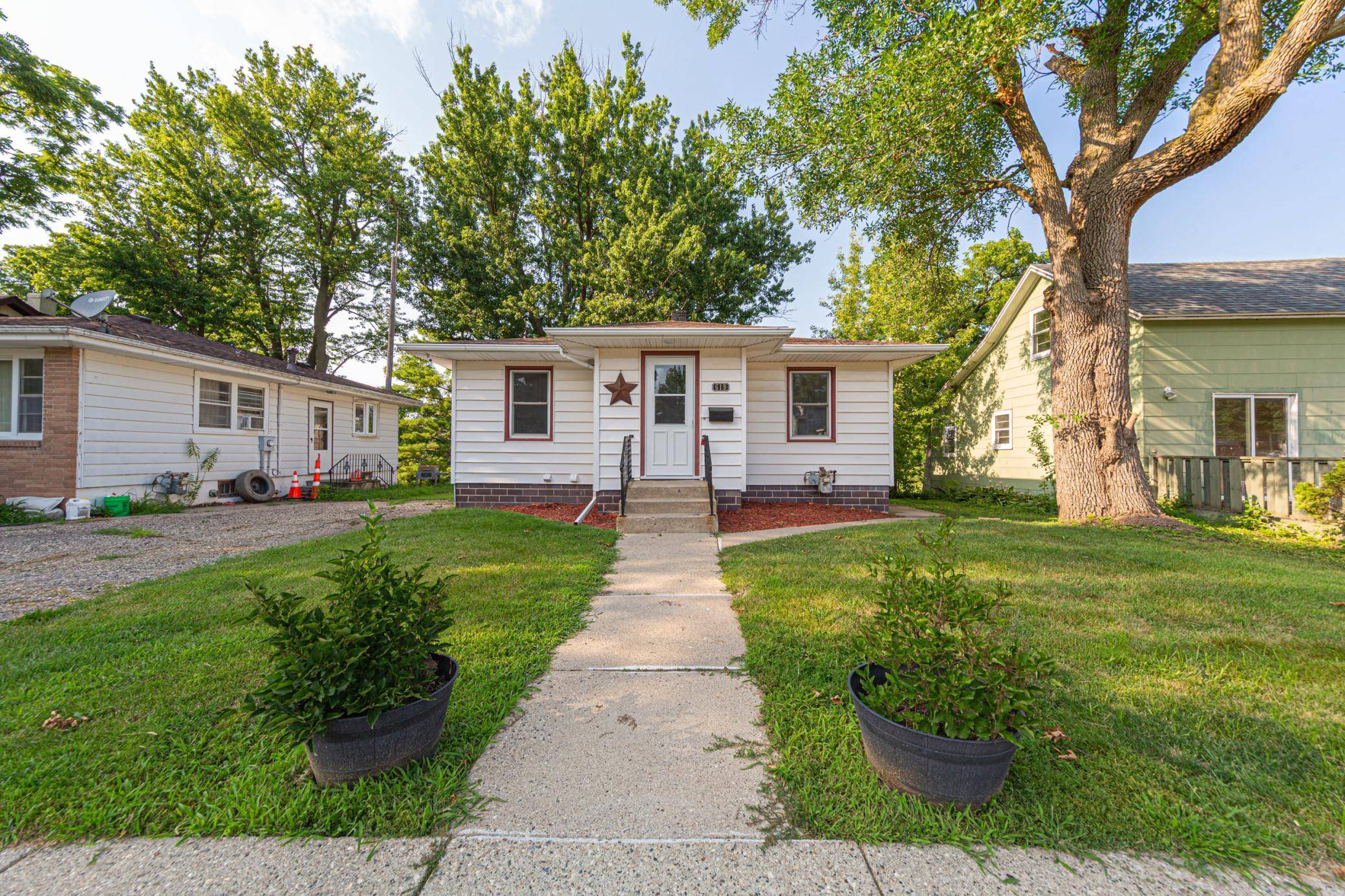 619 4th AVE NE, Waseca, MN 56093