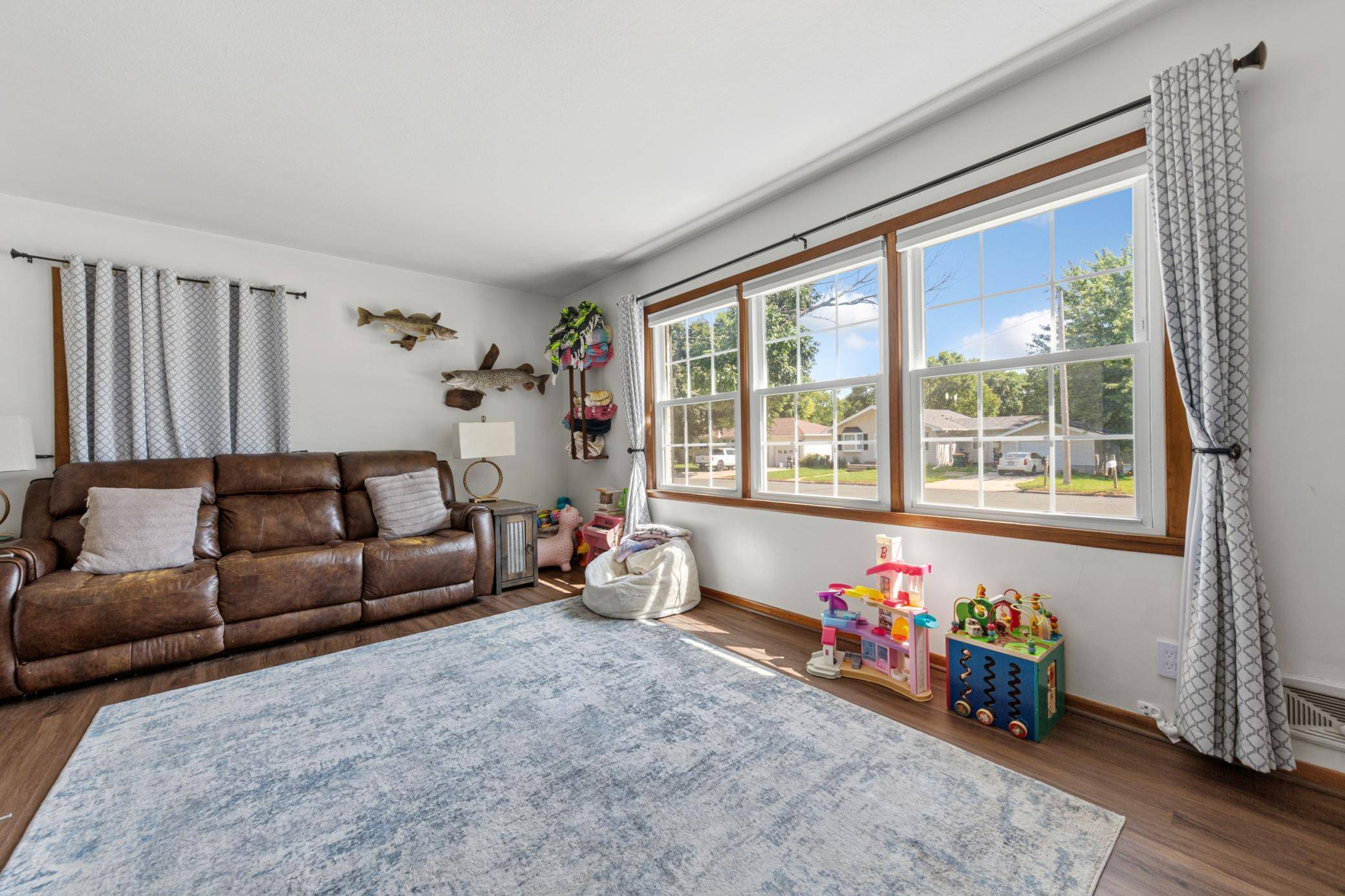 403 E Adams ST, Arlington, MN 55307