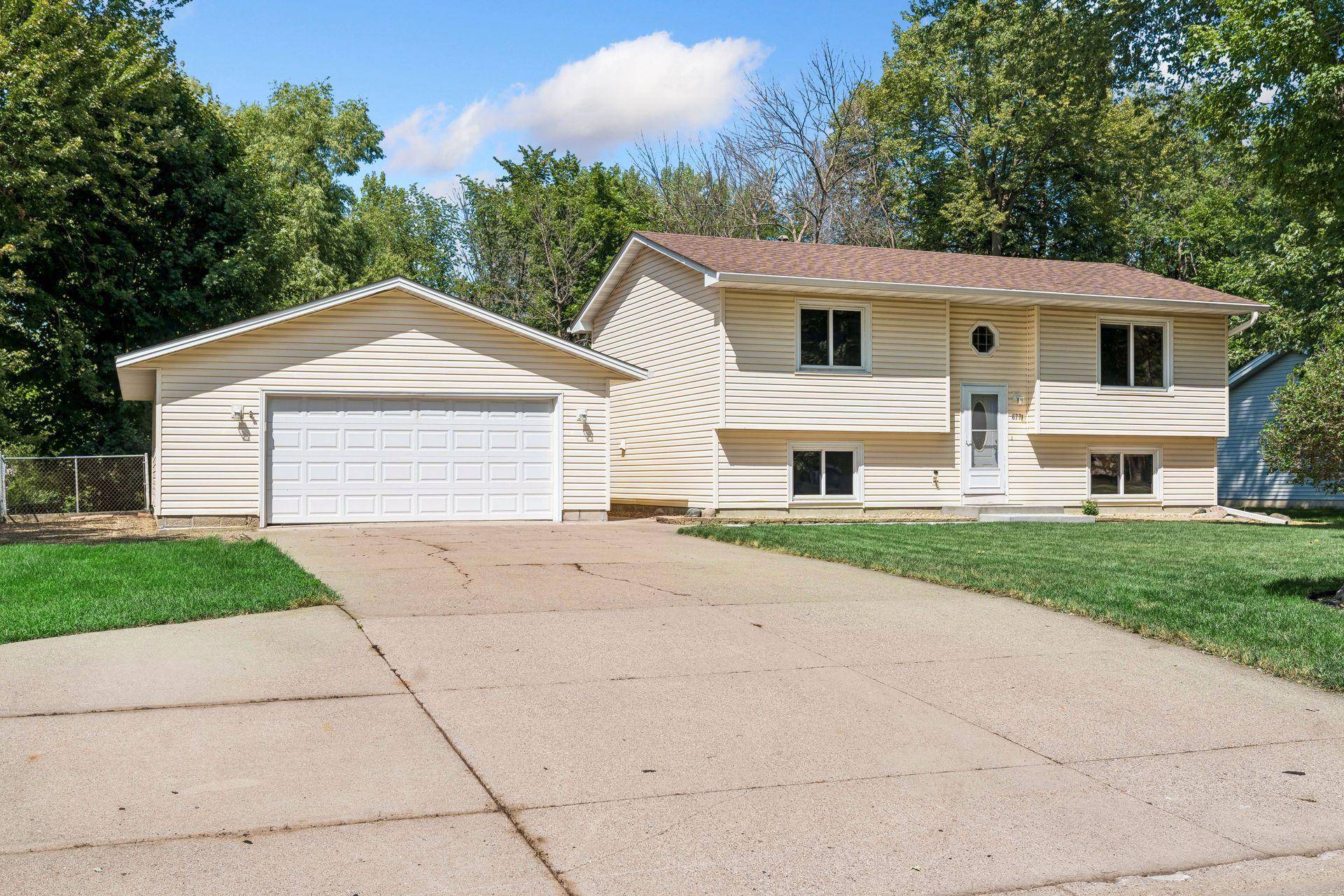 6771 Maple DR, Rockford, MN 55373