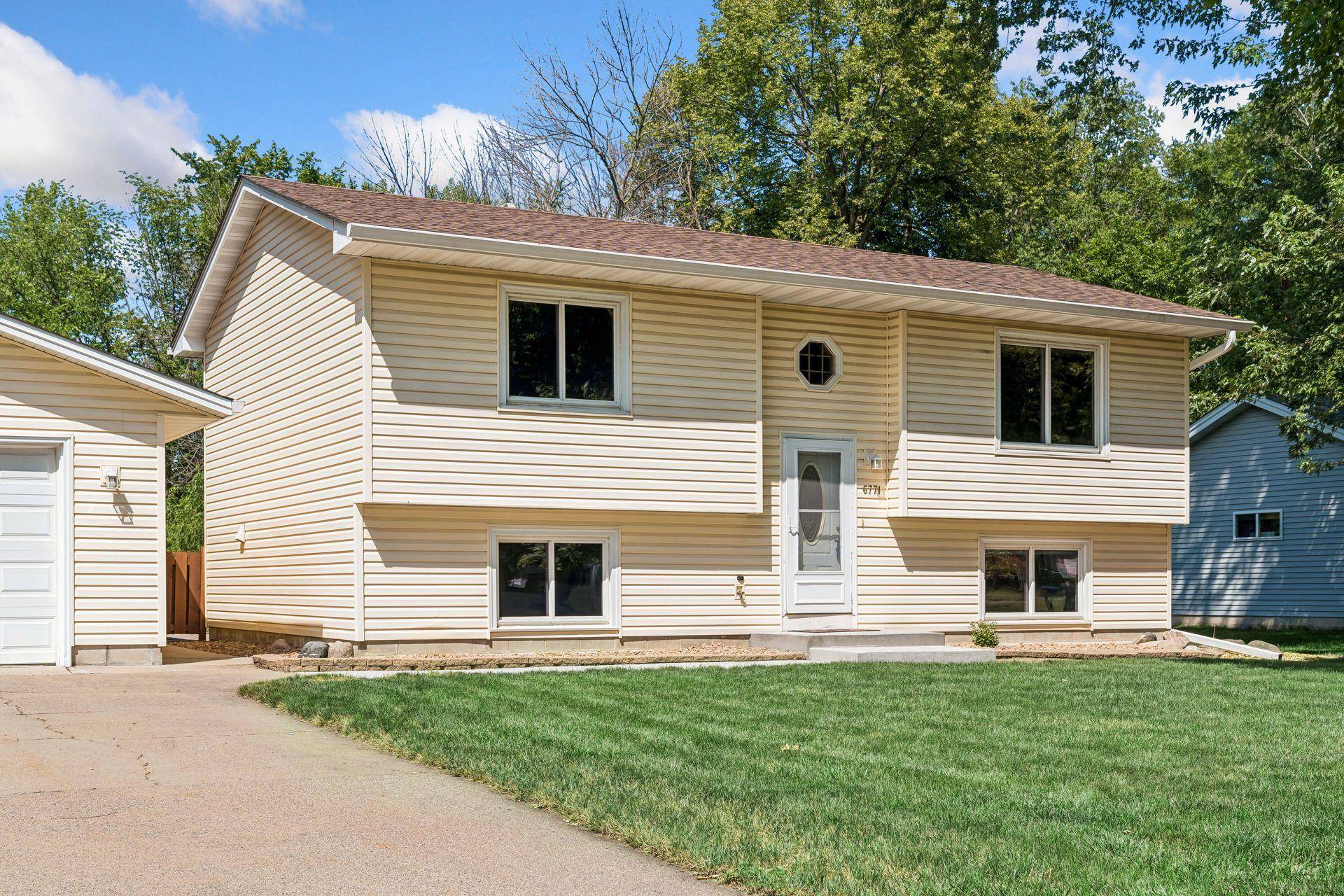 6771 Maple DR, Rockford, MN 55373