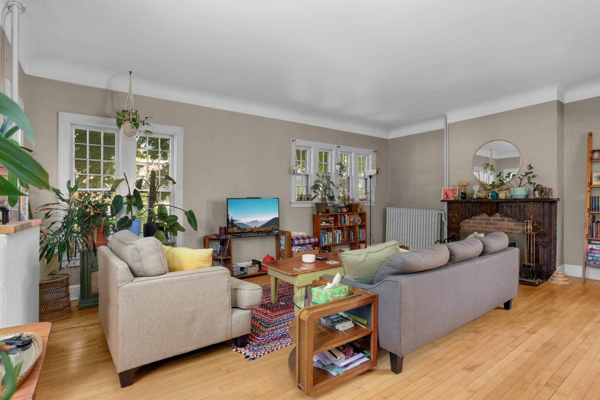 116 Lexington Pkwy N, Saint Paul, MN 55104