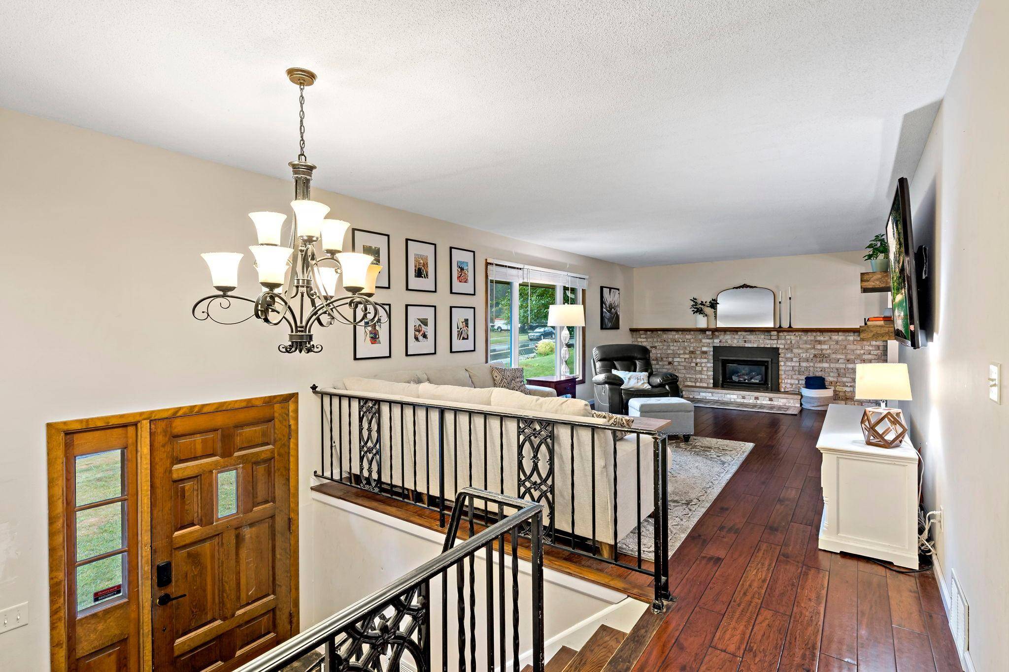12708 Parkwood DR, Burnsville, MN 55337