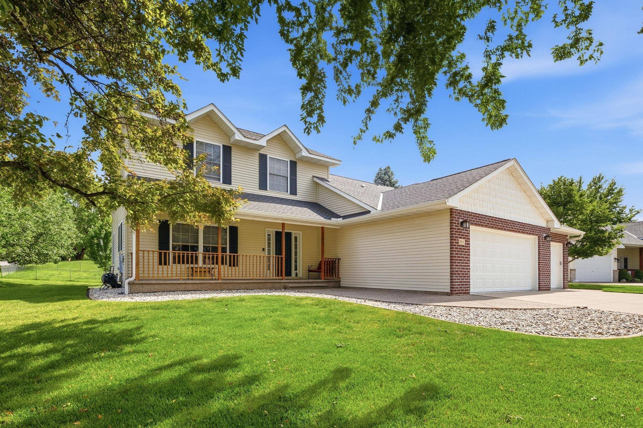 955 Park DR, Belle Plaine, MN 56011