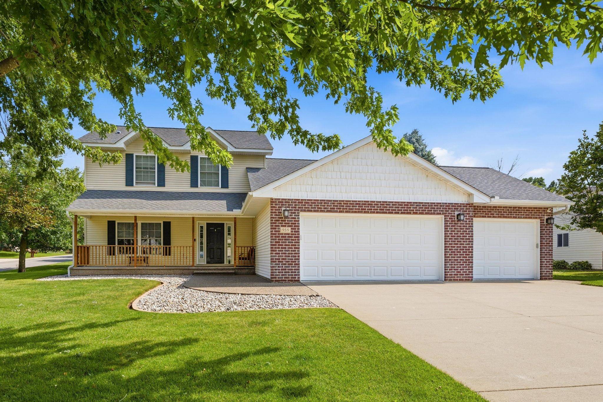955 Park DR, Belle Plaine, MN 56011