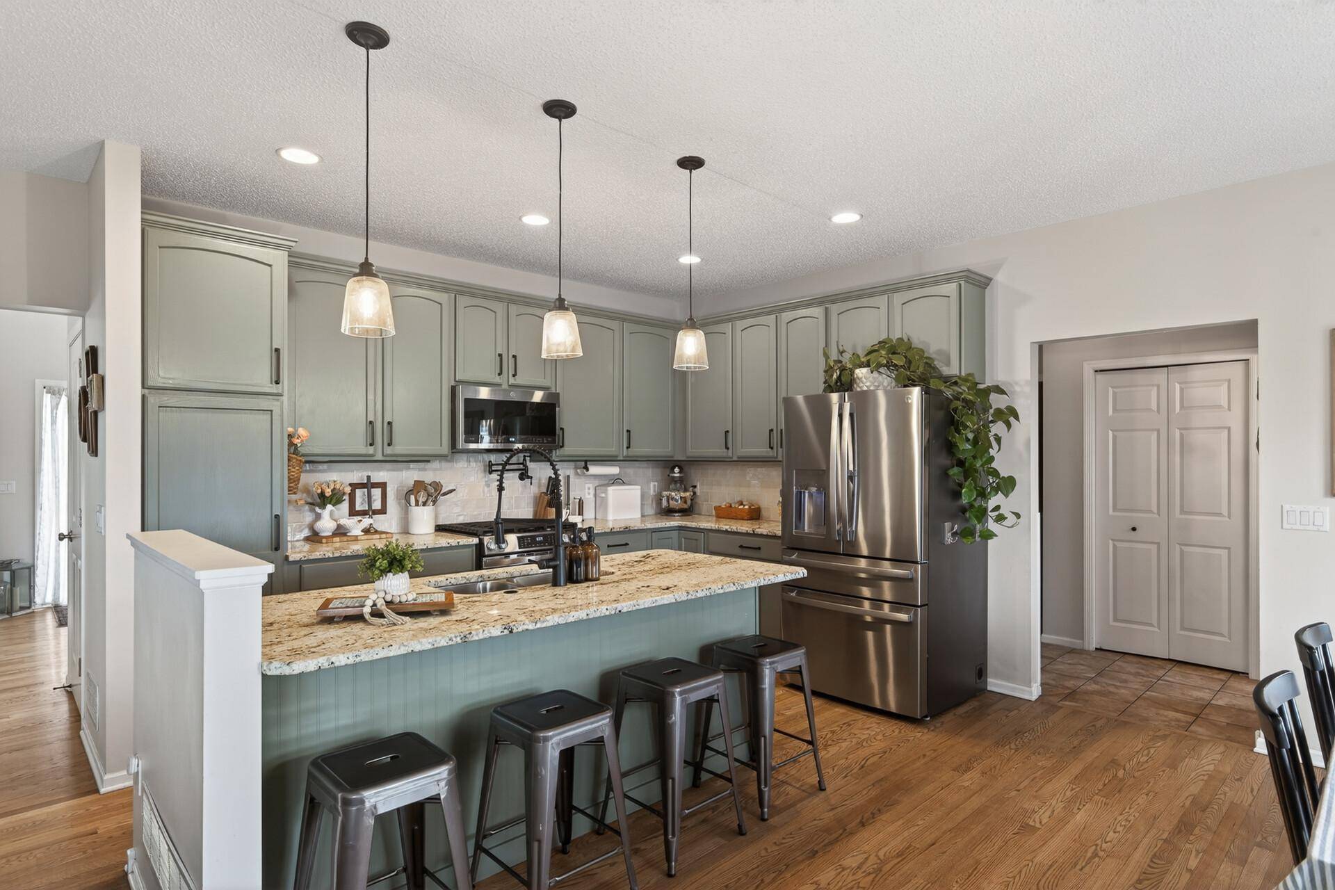 6698 Mackenzie AVE NE, Albertville, MN 55301