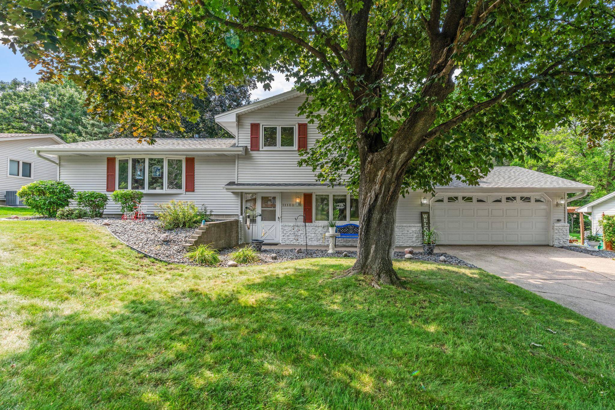 11100 Schoolcraft RD, Burnsville, MN 55337