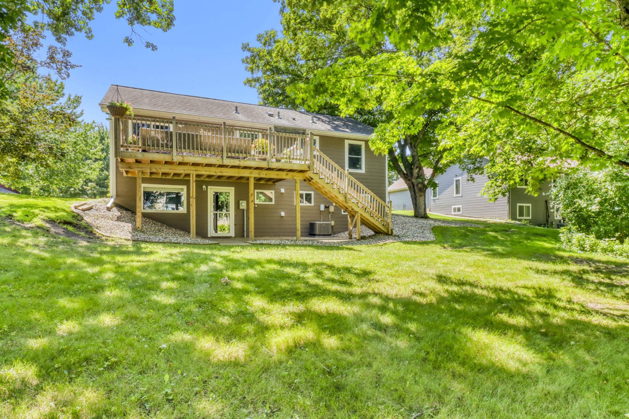 1047 Highwood CIR, Detroit Lakes, MN 56501