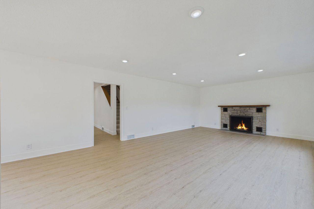 542 3rd AVE, Excelsior, MN 55331