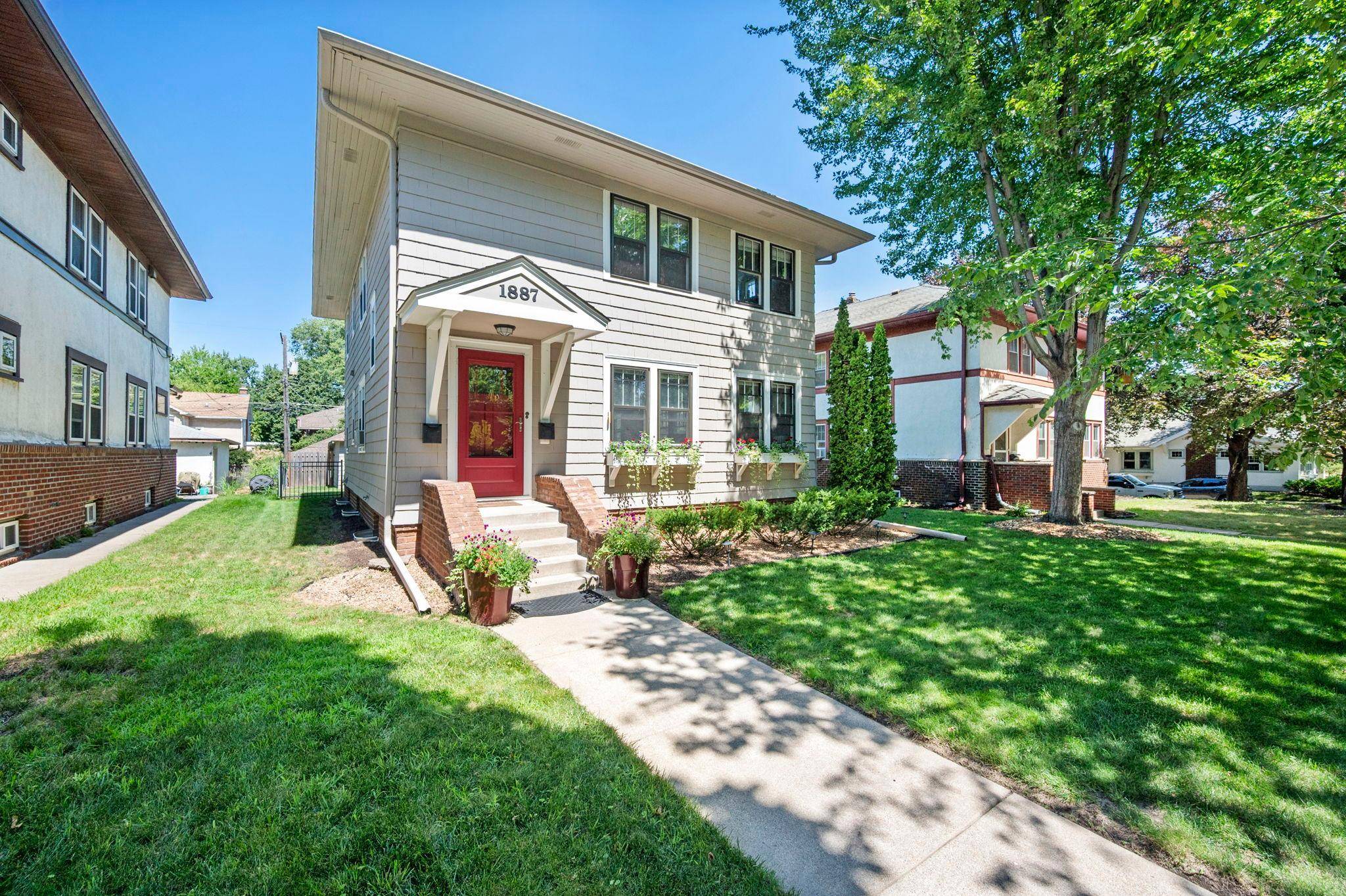 1887 Saint Clair AVE, Saint Paul, MN 55105