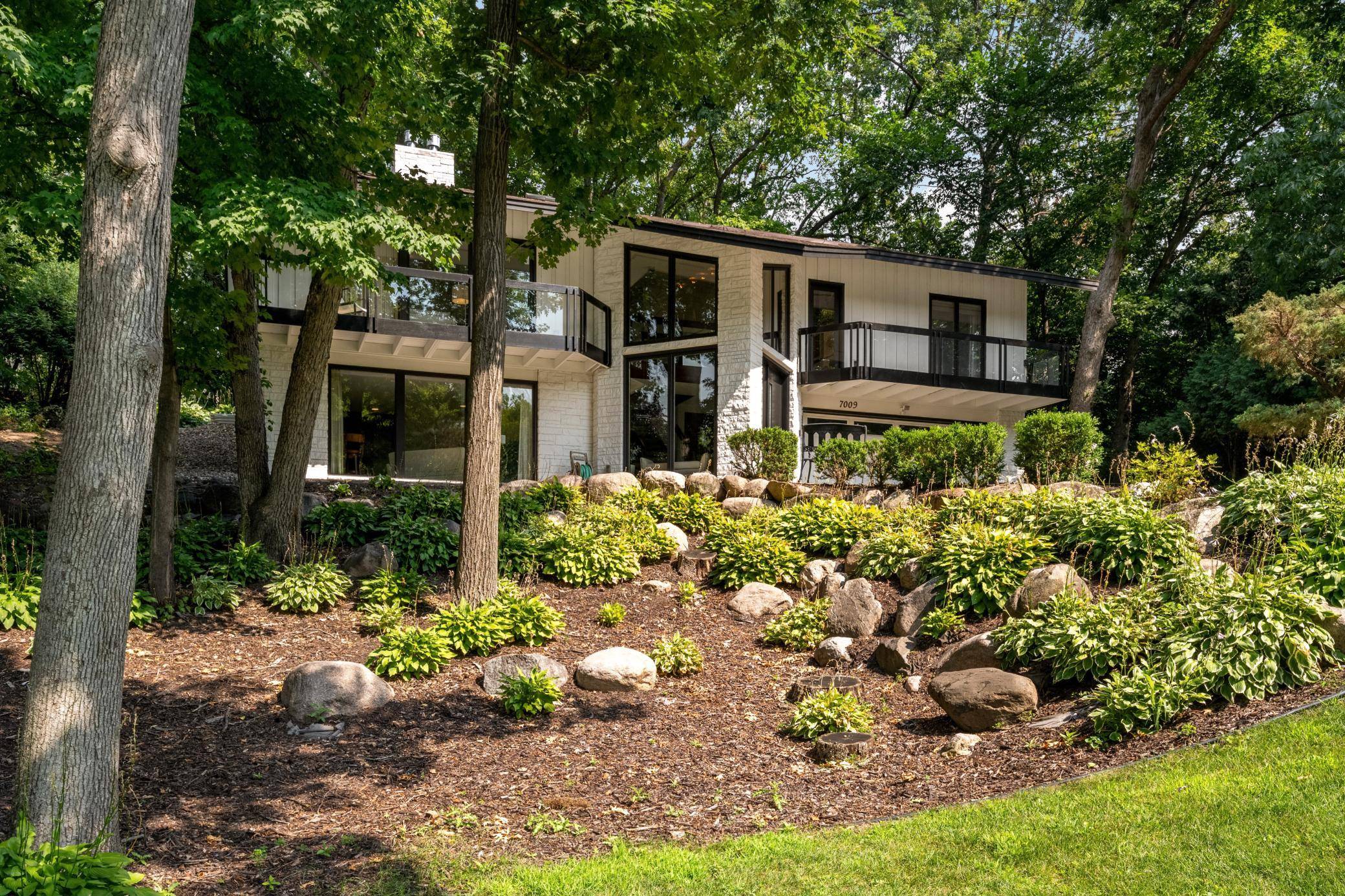 7009 Gleason RD, Edina, MN 55439