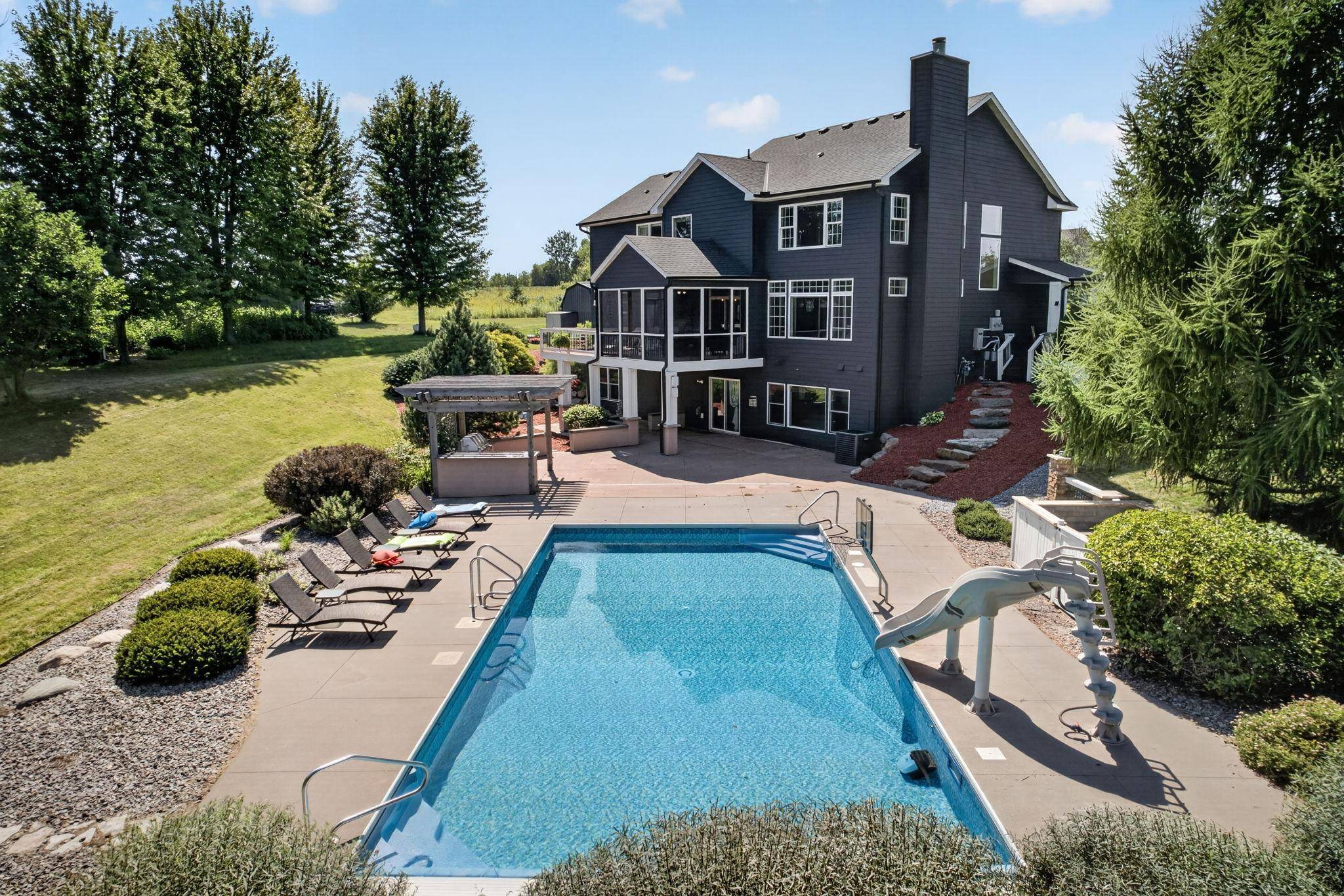 25365 Newport AVE, New Prague, MN 56071