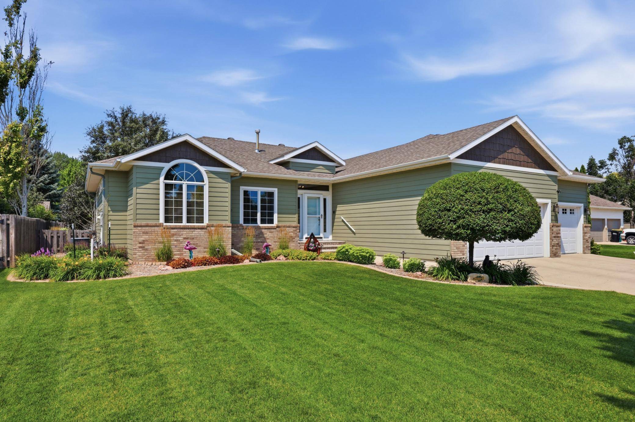2040 Ruxton CT, West Fargo, ND 58078