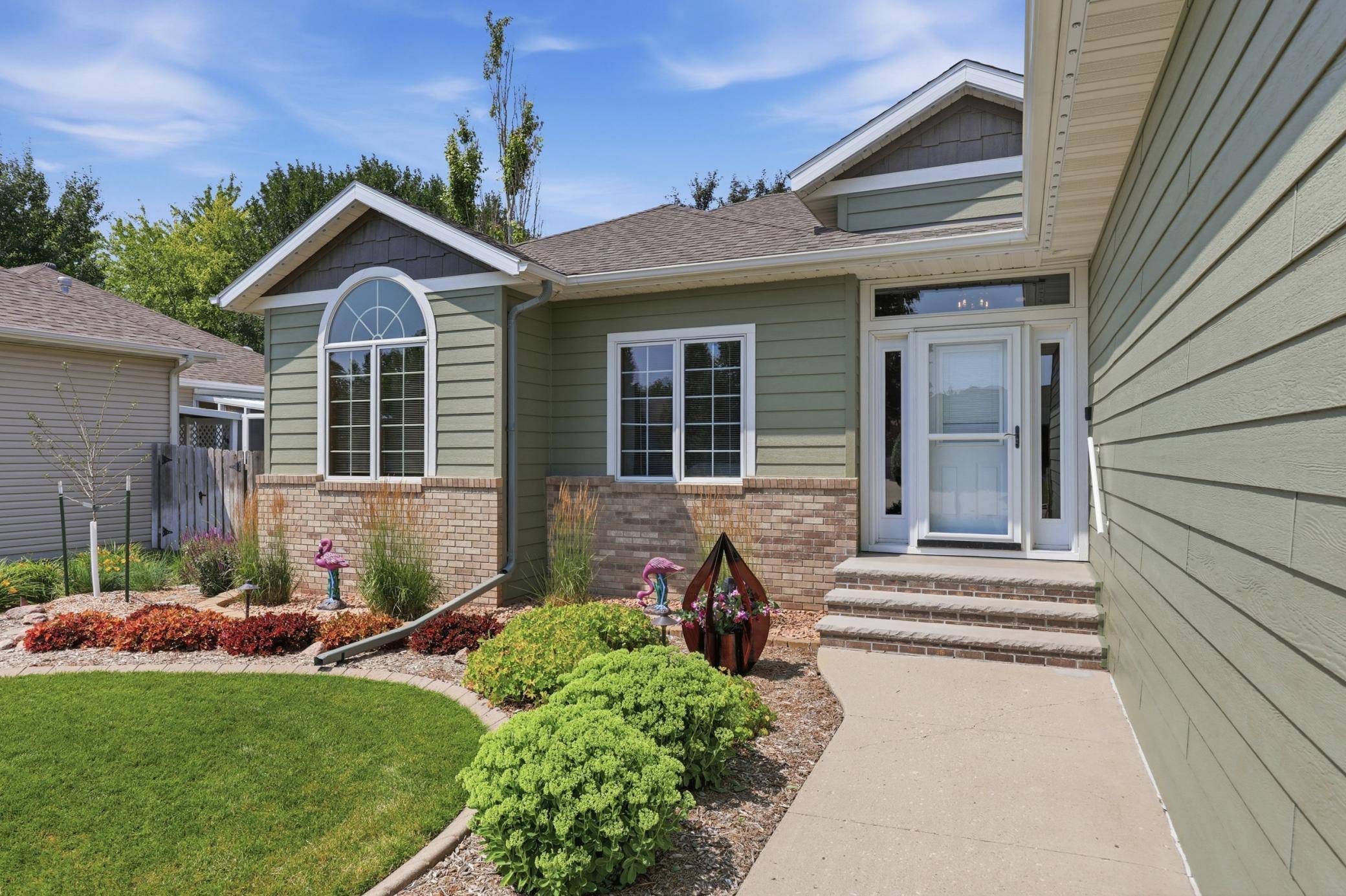 2040 Ruxton CT, West Fargo, ND 58078