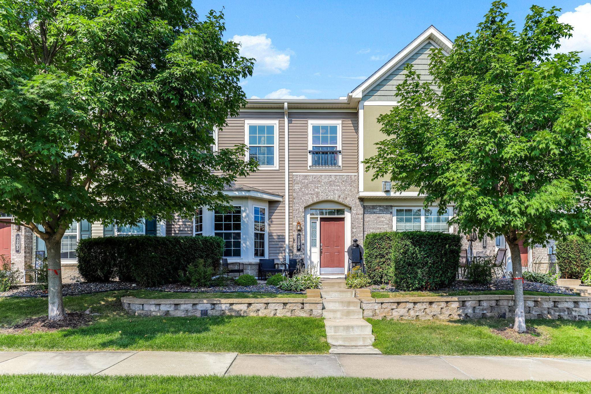 7209 Jewel LN N, Maple Grove, MN 55311