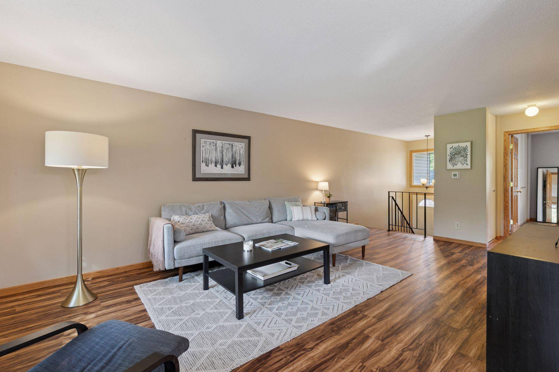 146 River Woods LN, Burnsville, MN 55337
