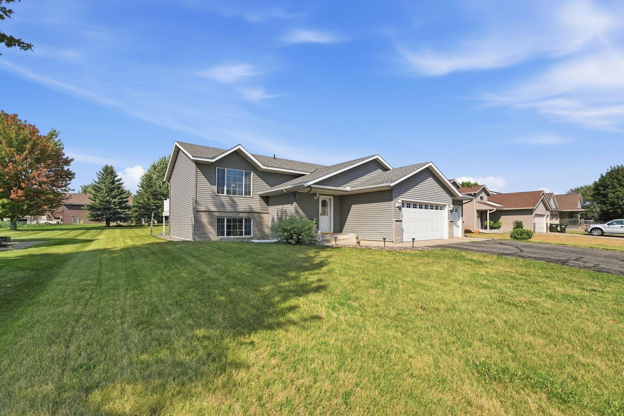 335 Country Side LN, Albany, MN 56307