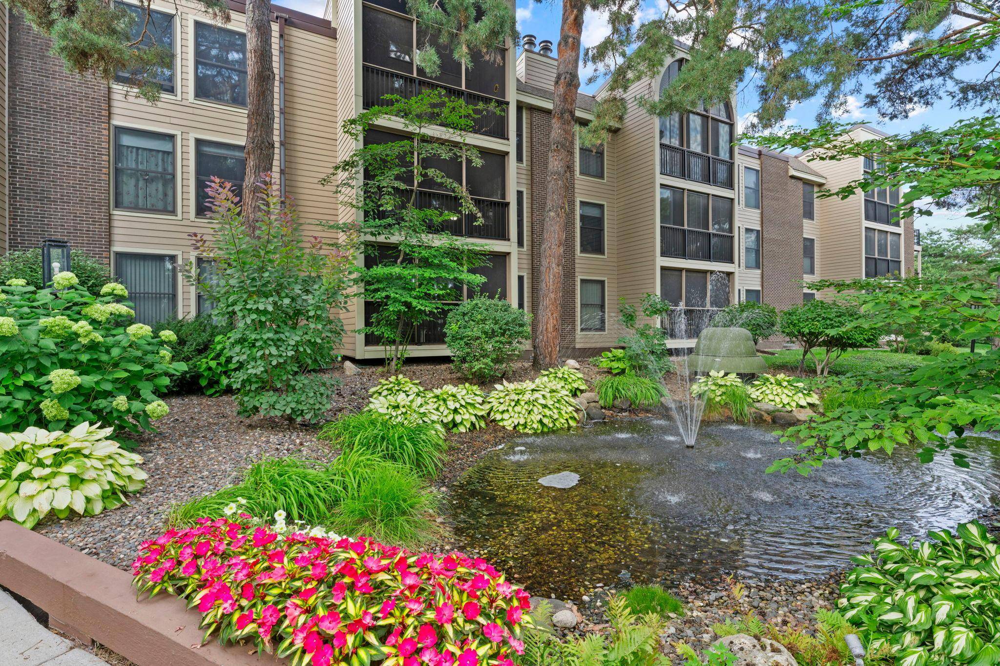 8549 Irwin RD #126, Bloomington, MN 55437