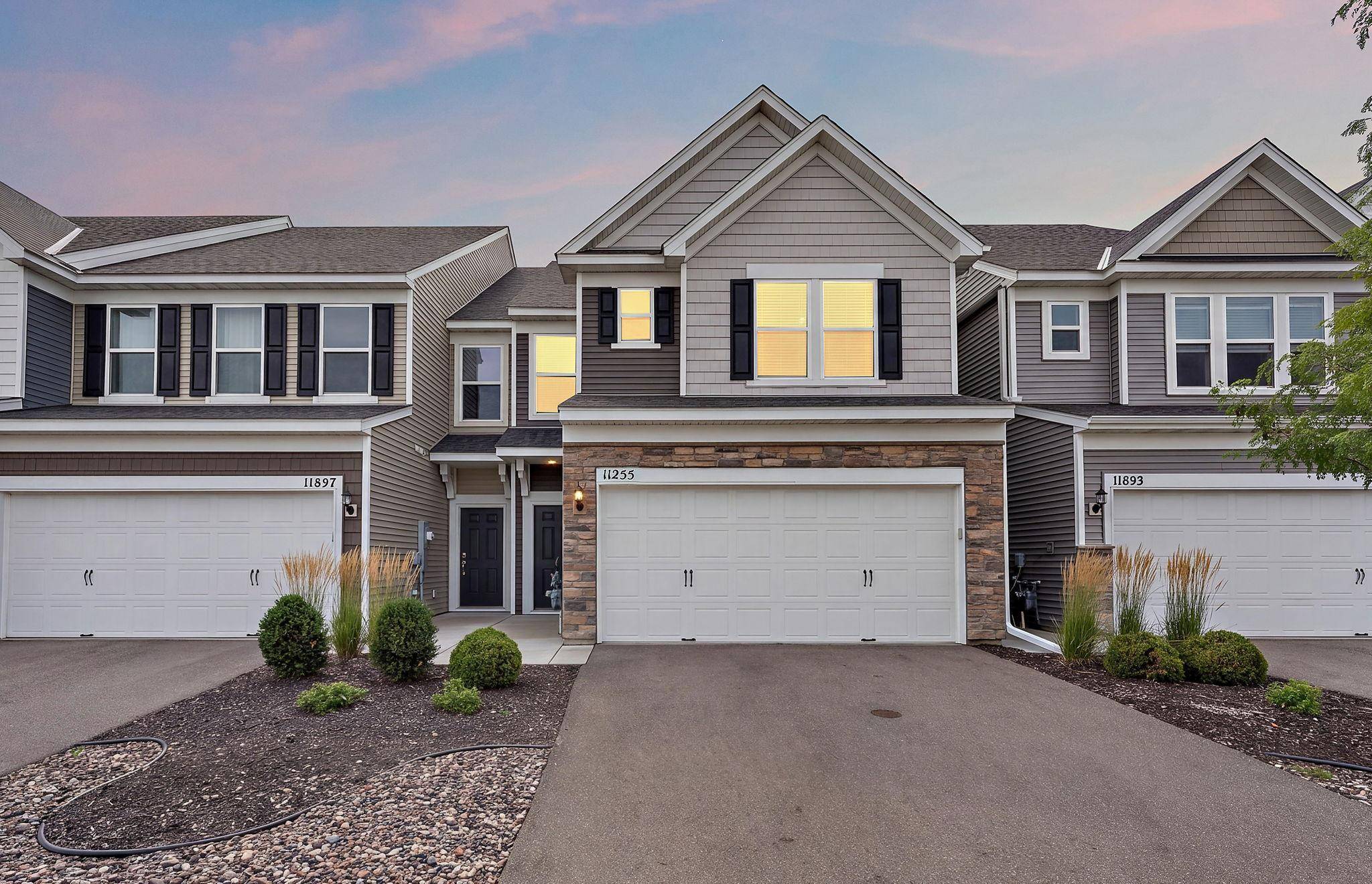 11255 Crestbury DR, Woodbury, MN 55129