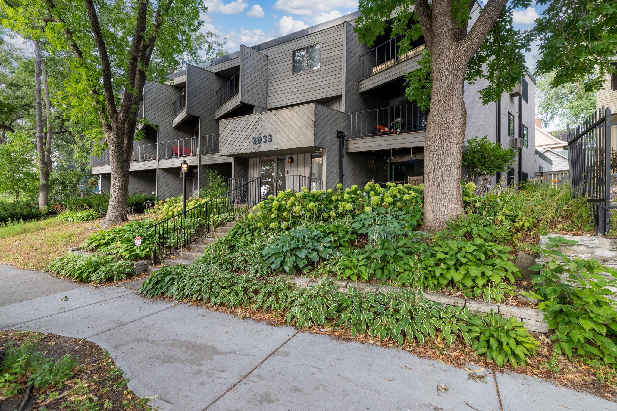 3033 E Bde Maka Ska Pkwy #301, Minneapolis, MN 55408