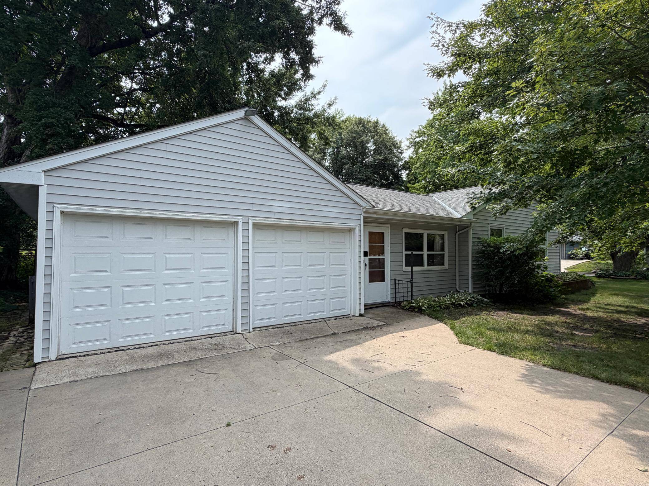 3 Fareway DR, Northfield, MN 55057