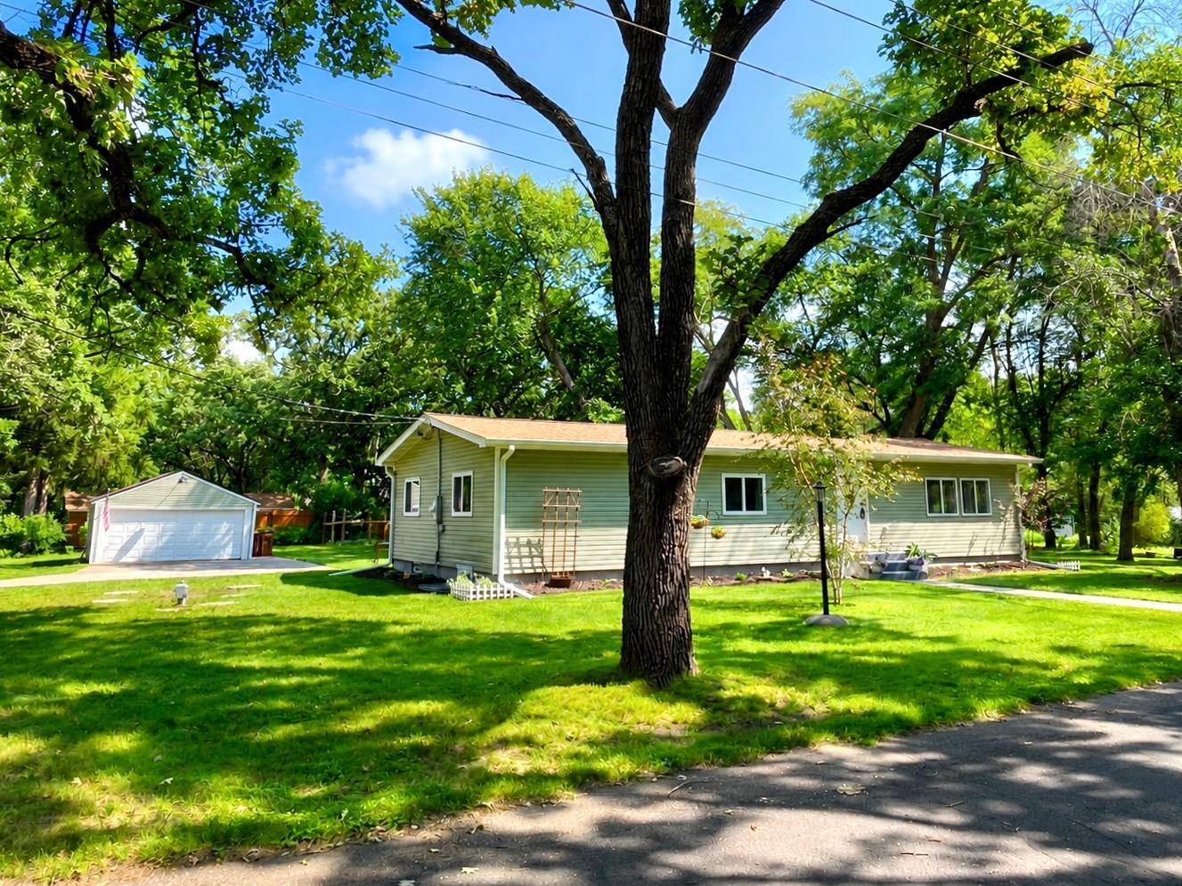 16570 22nd ST S, Saint Mary's Point, MN 55043