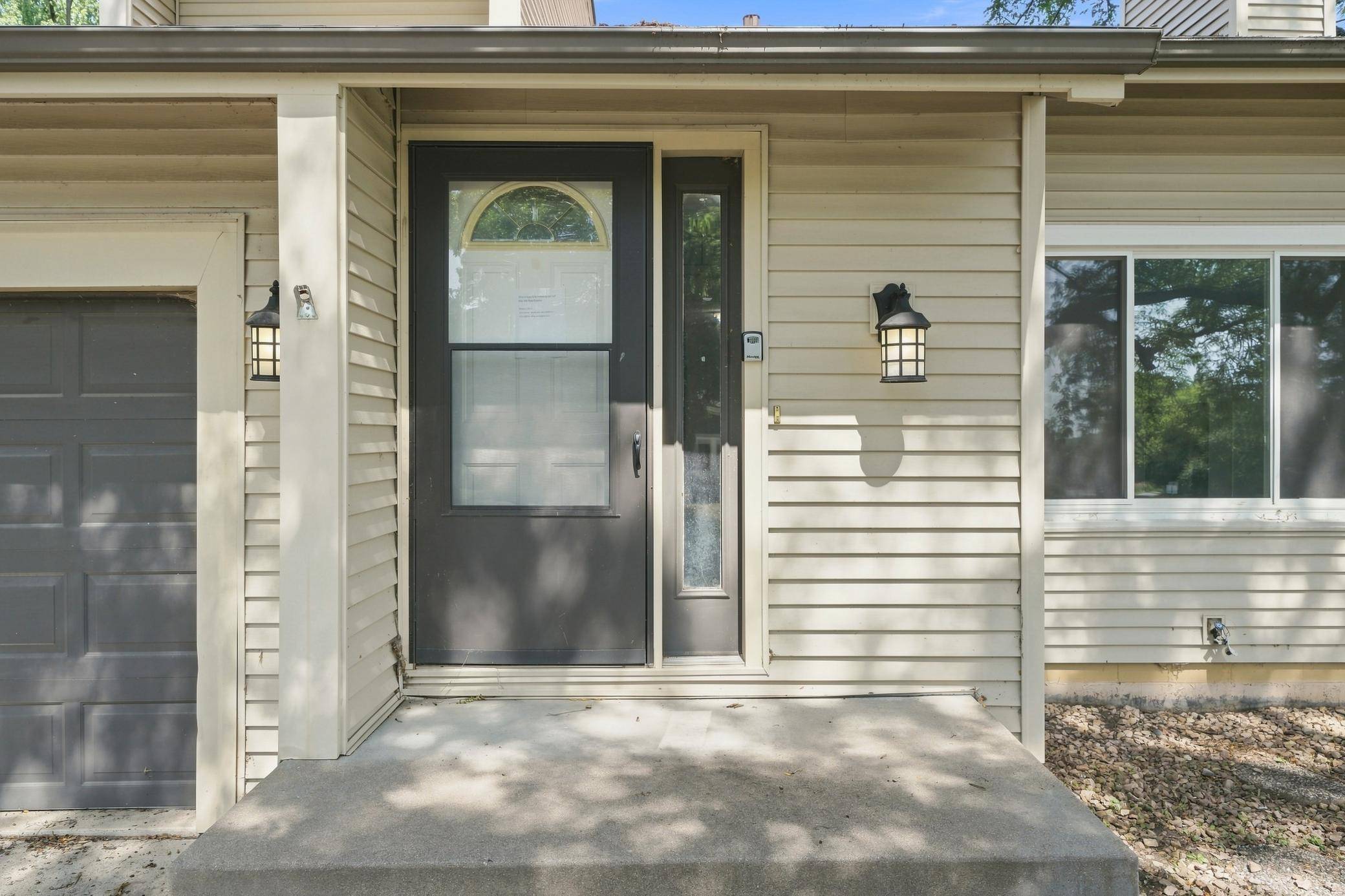 8687 Ridgewind RD, Eden Prairie, MN 55344
