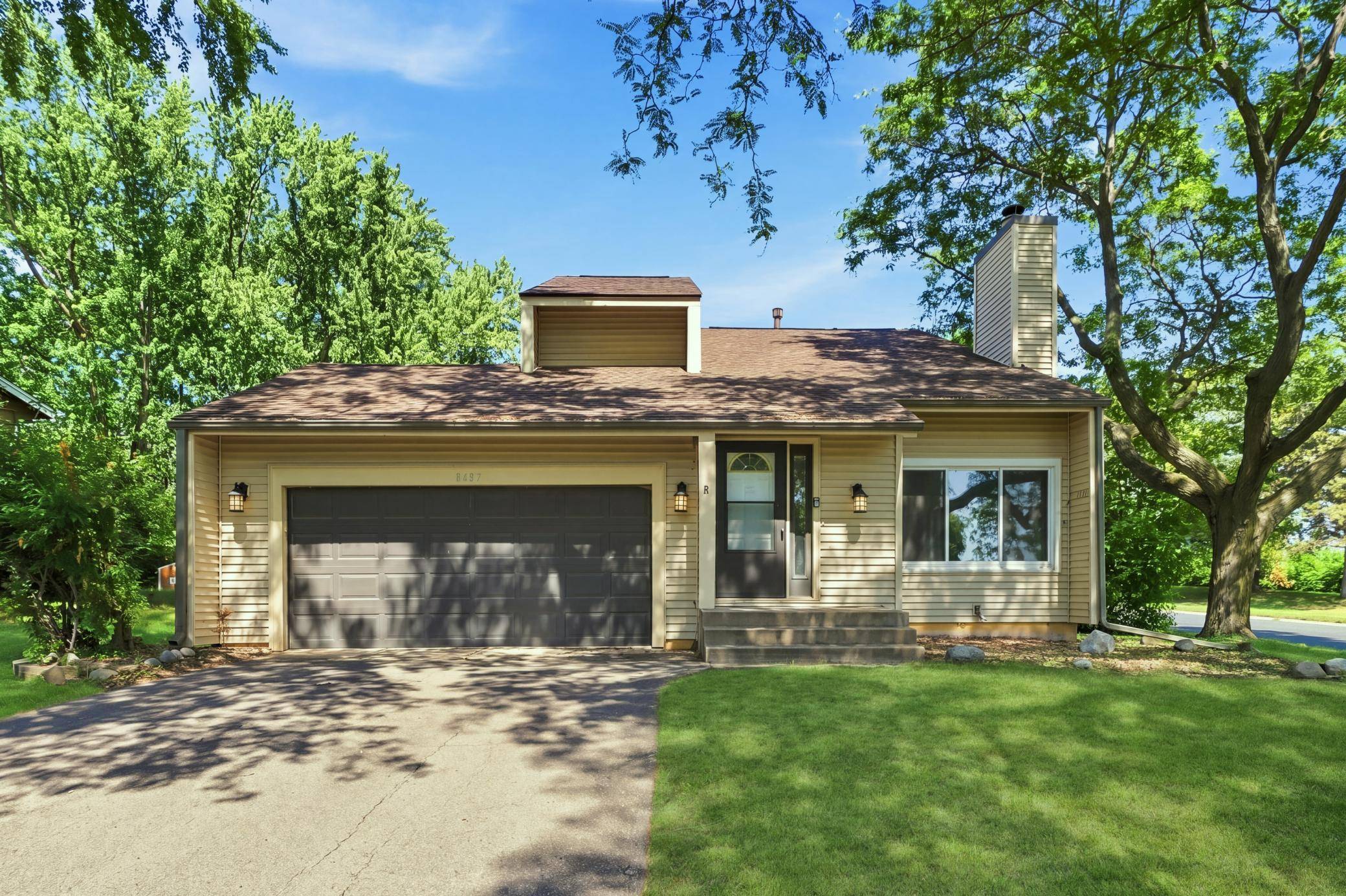 8687 Ridgewind RD, Eden Prairie, MN 55344