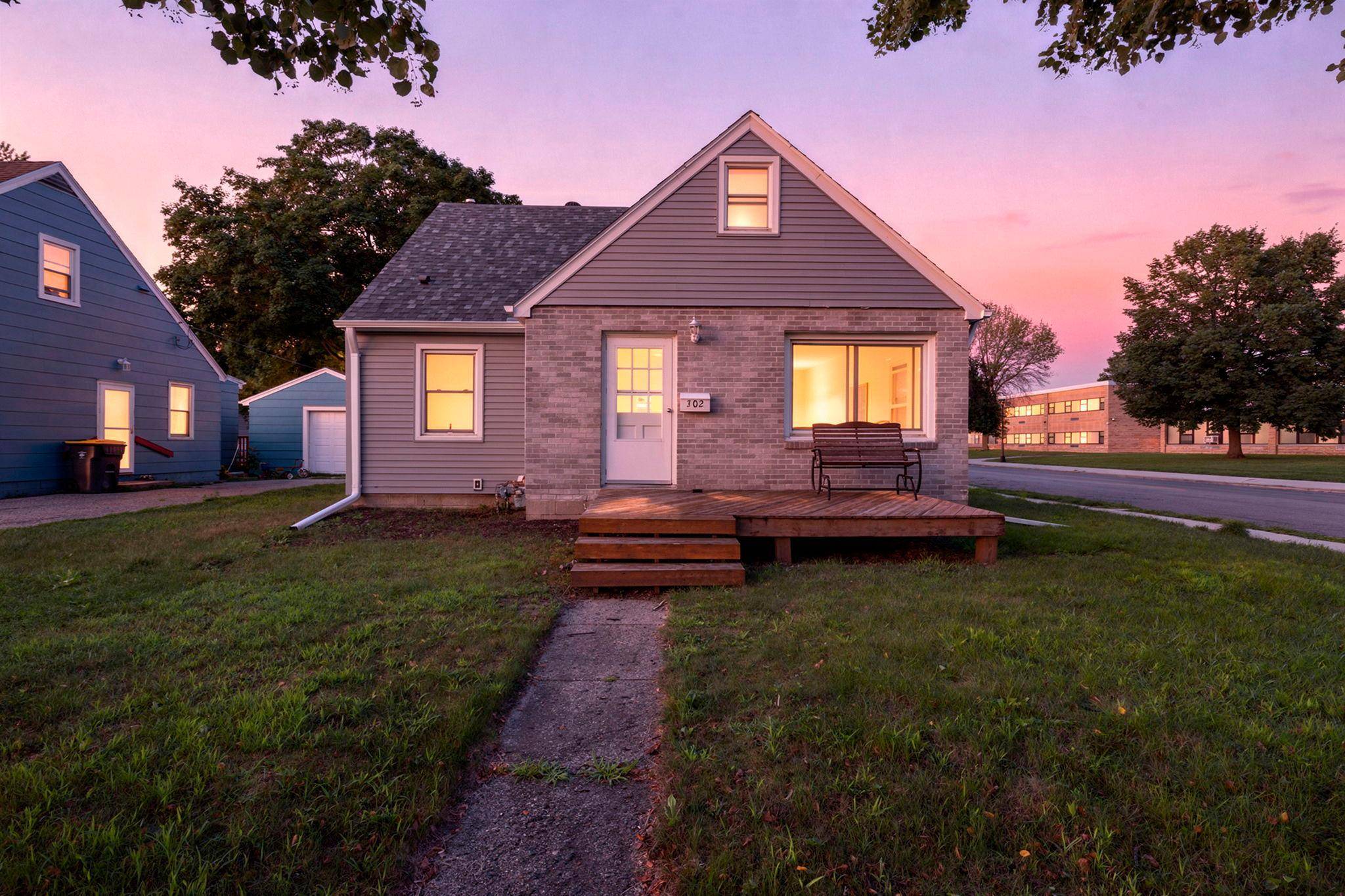 802 Center ST, North Mankato, MN 56003
