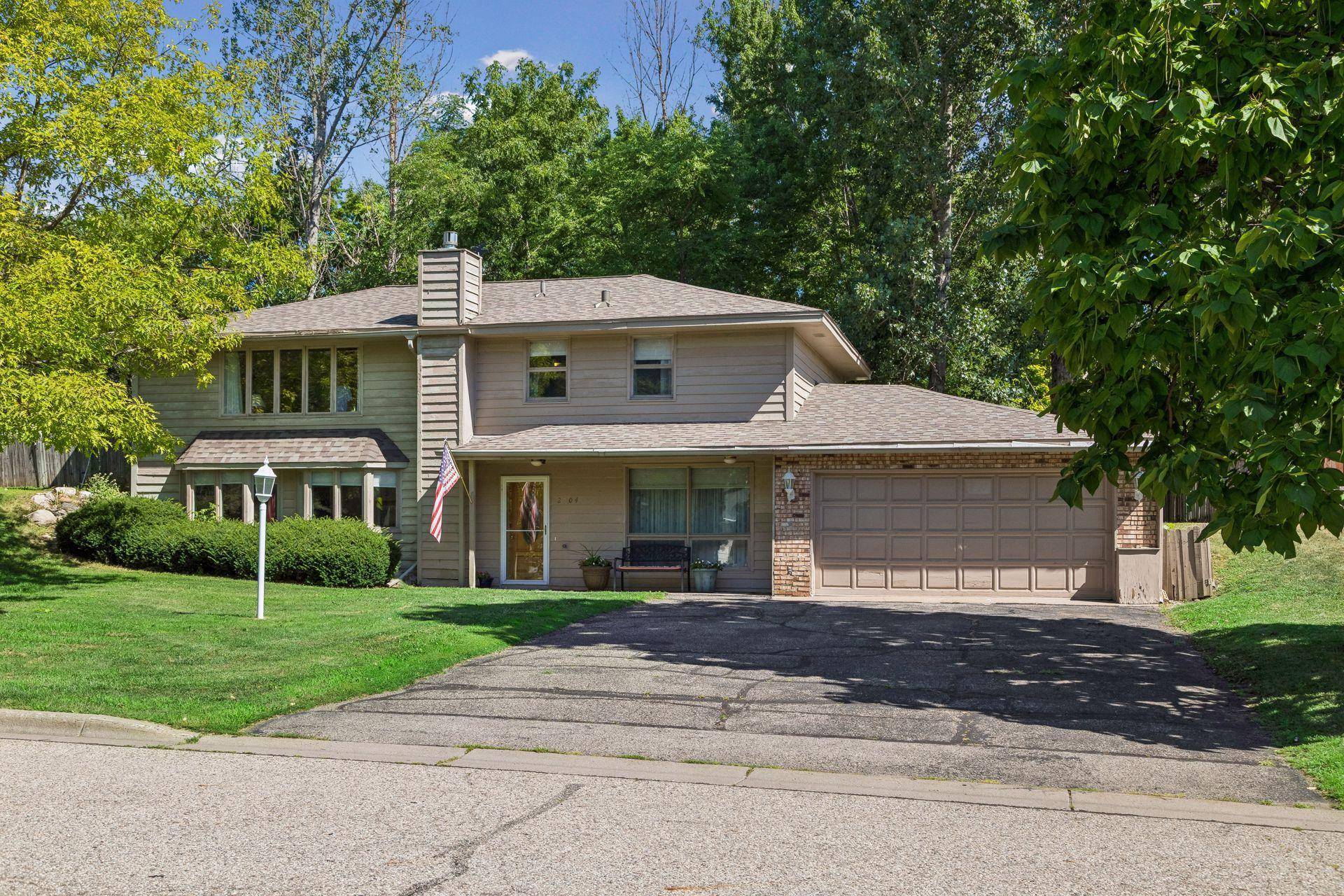 2704 Shawnee LN, Burnsville, MN 55337