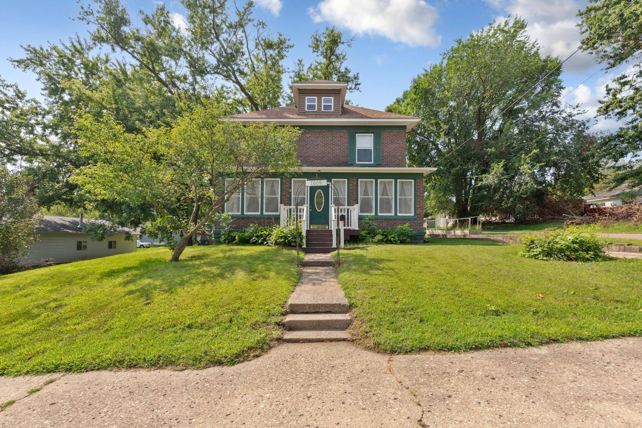 1009 South ST, Jackson, MN 56143