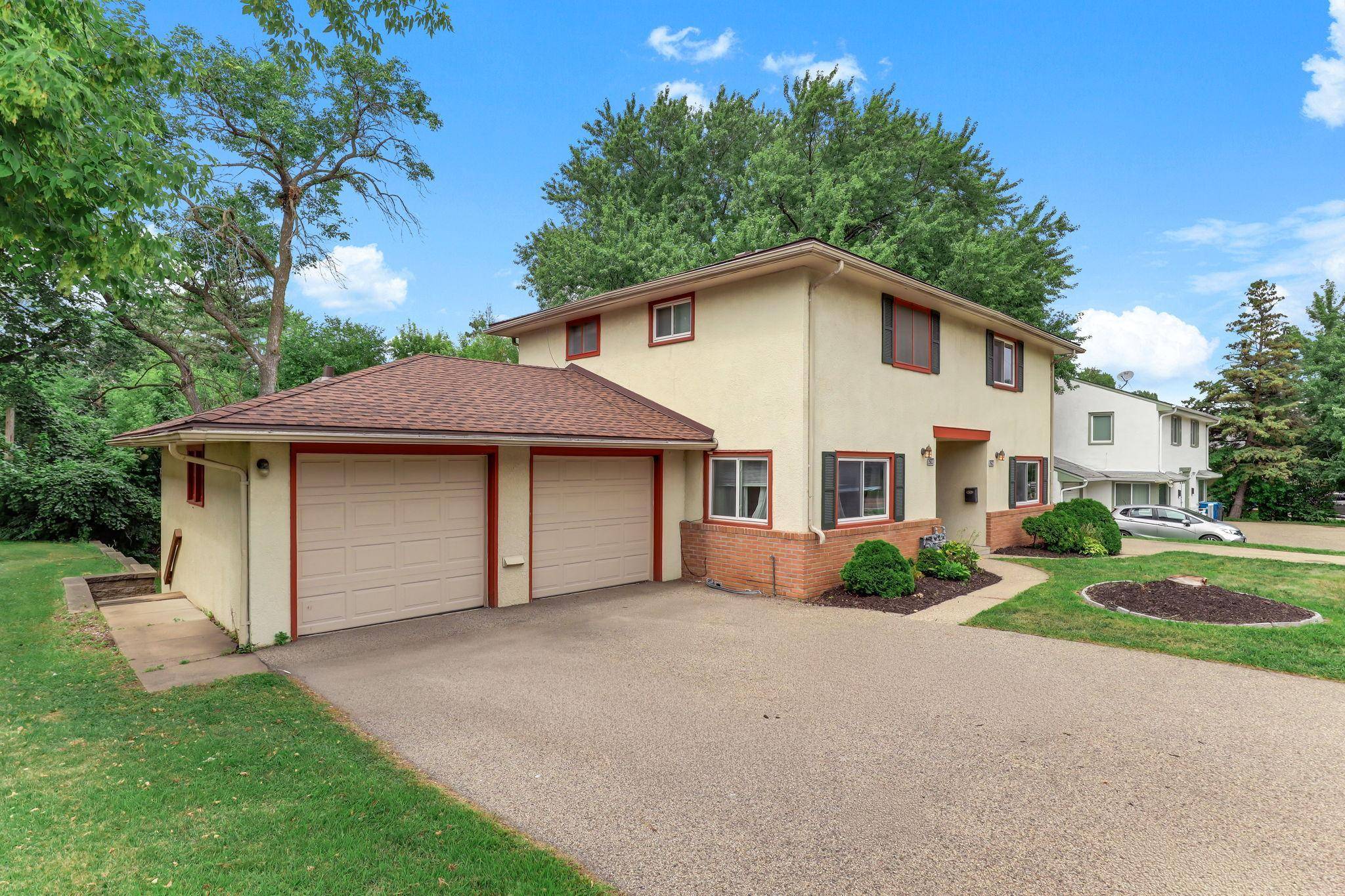6218 France AVE S, Edina, MN 55410