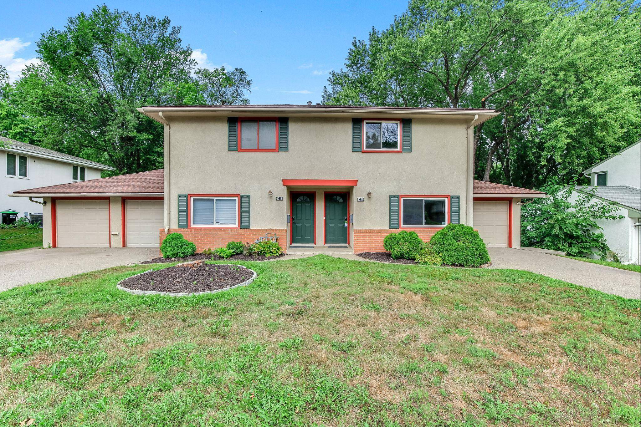 6218 France AVE S, Edina, MN 55410