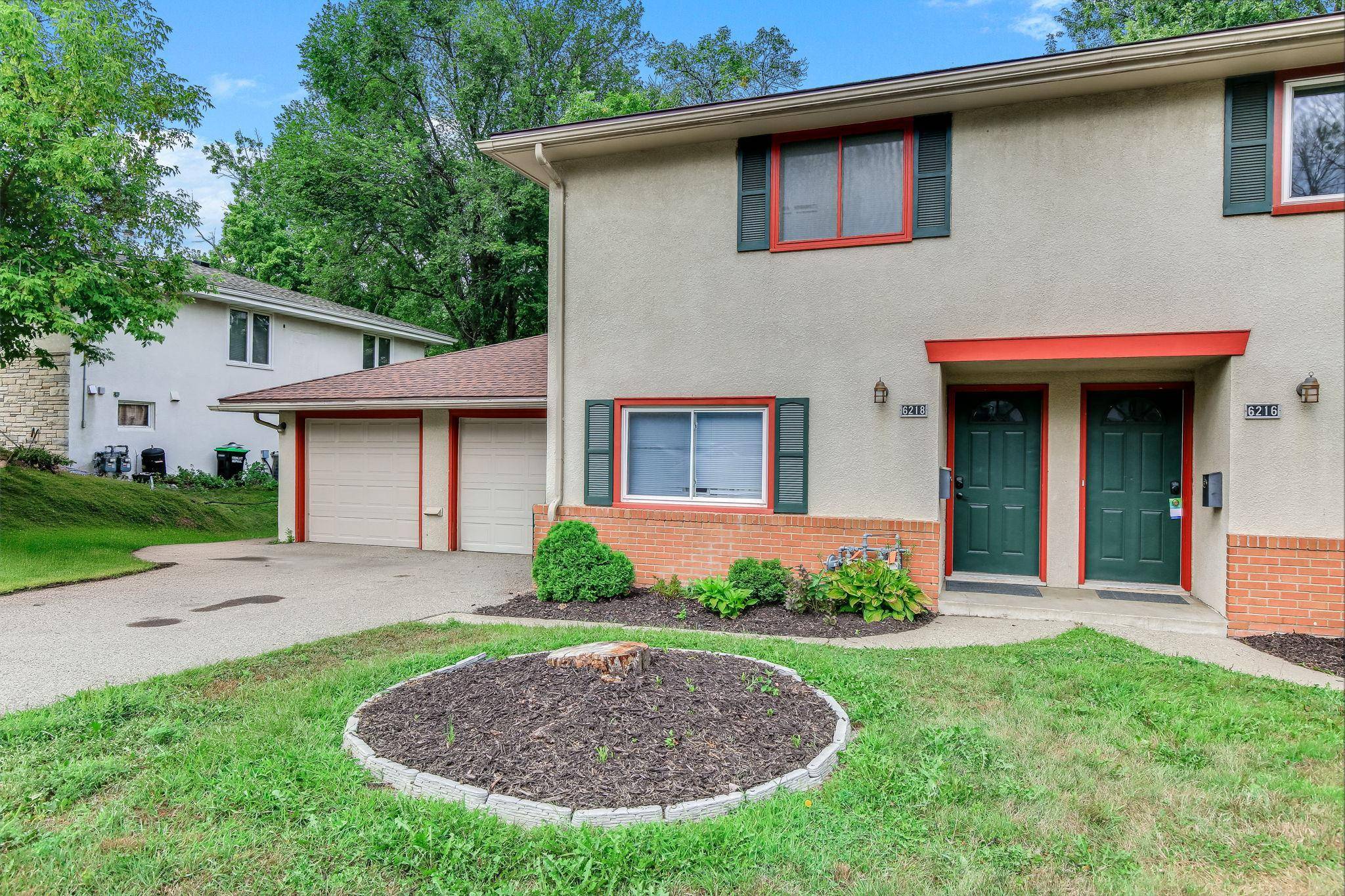 6218 France AVE S, Edina, MN 55410