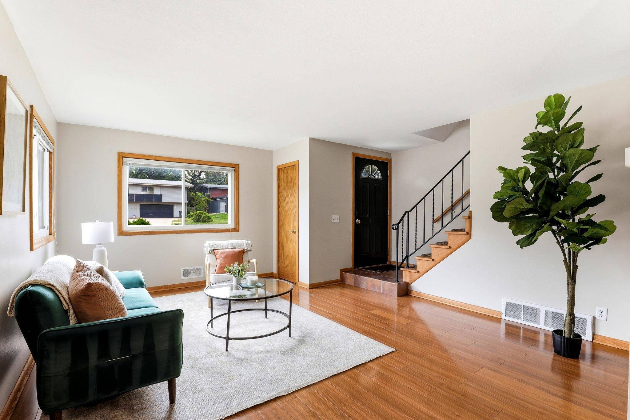 6218 France AVE S, Edina, MN 55410