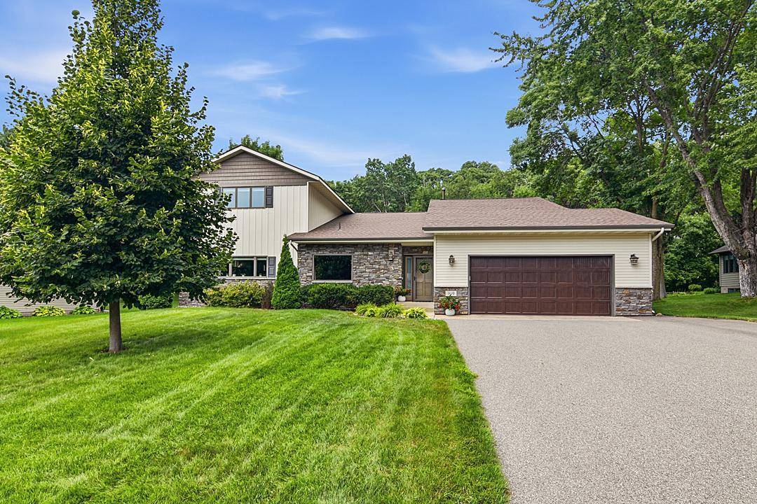 919 Parkview LN, Sartell, MN 56377