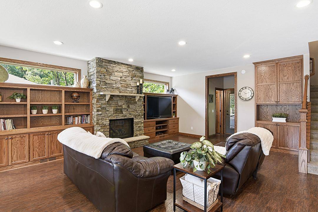 919 Parkview LN, Sartell, MN 56377