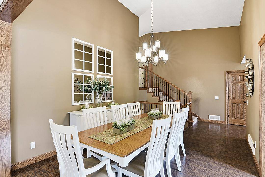 919 Parkview LN, Sartell, MN 56377