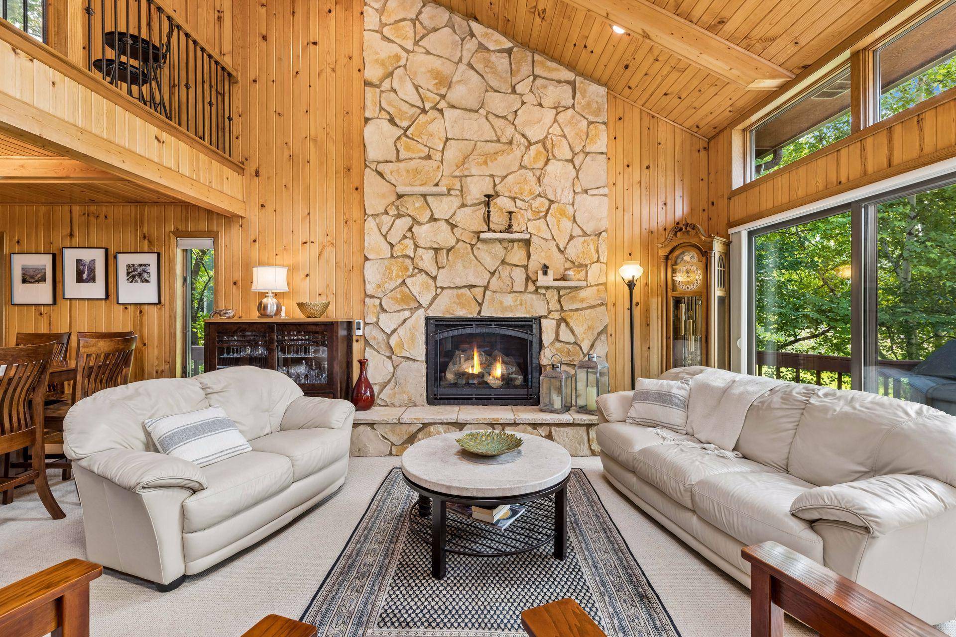 225 Peninsula RD, Medicine Lake, MN 55441