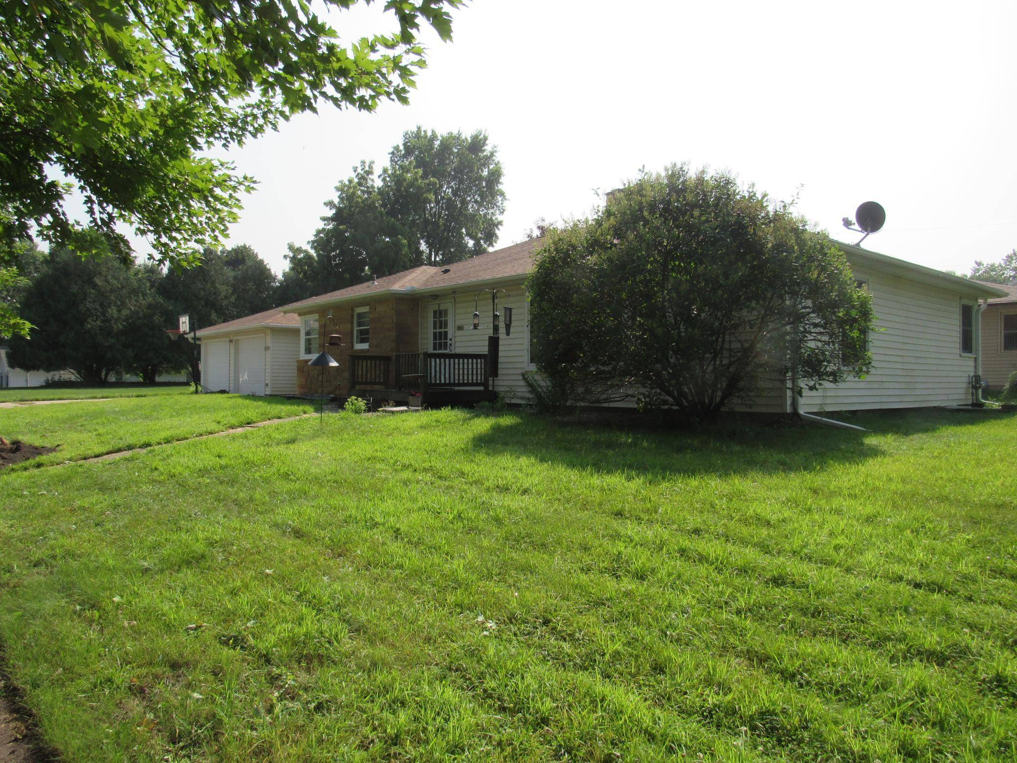 406 S Linton ST, Blue Earth, MN 56013
