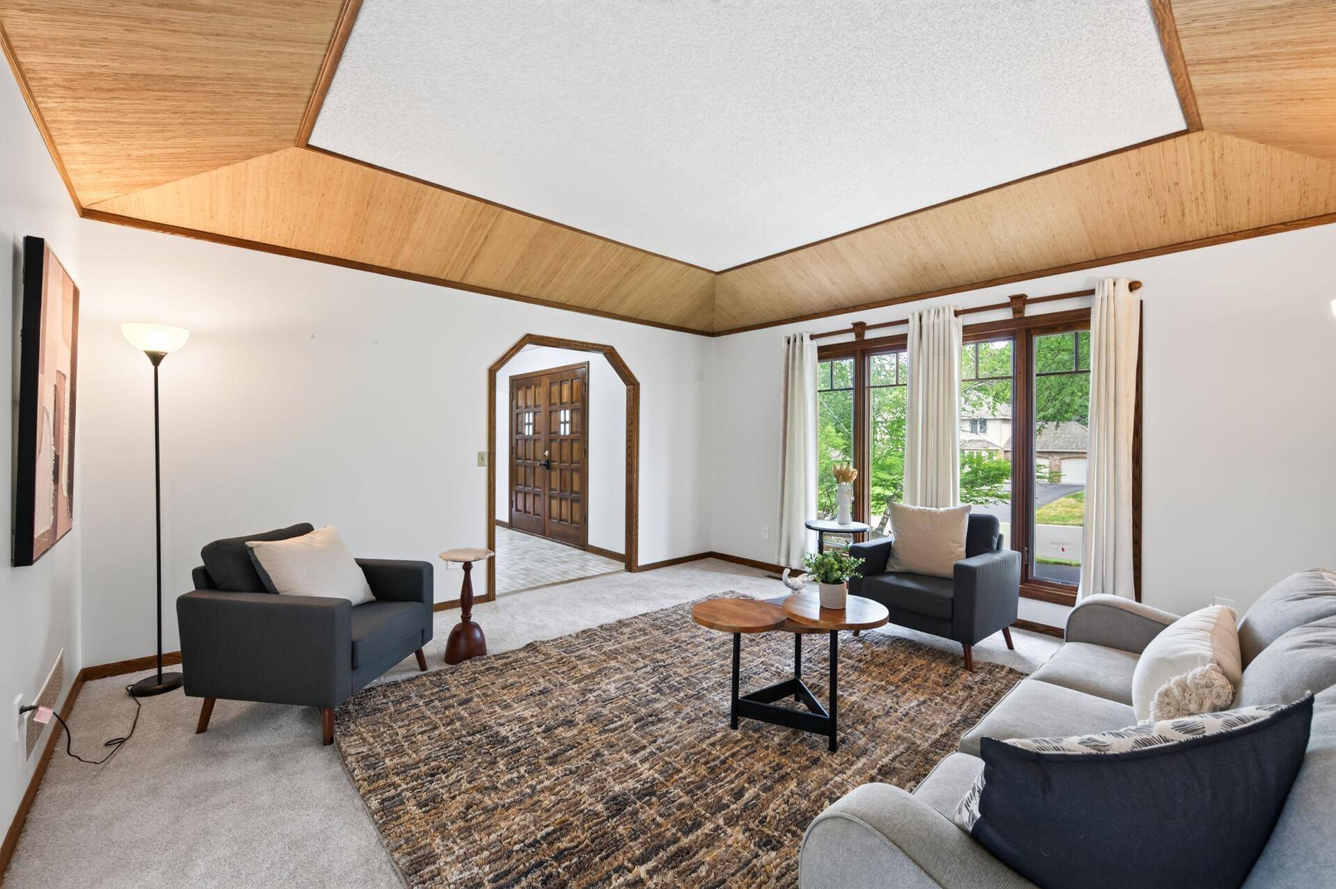 1528 Briarknoll DR, Arden Hills, MN 55112