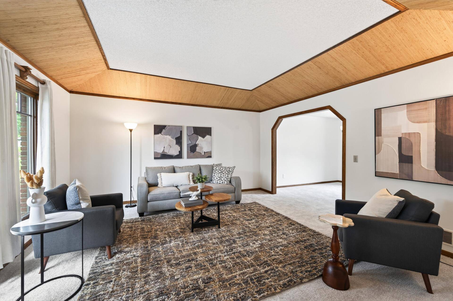 1528 Briarknoll DR, Arden Hills, MN 55112