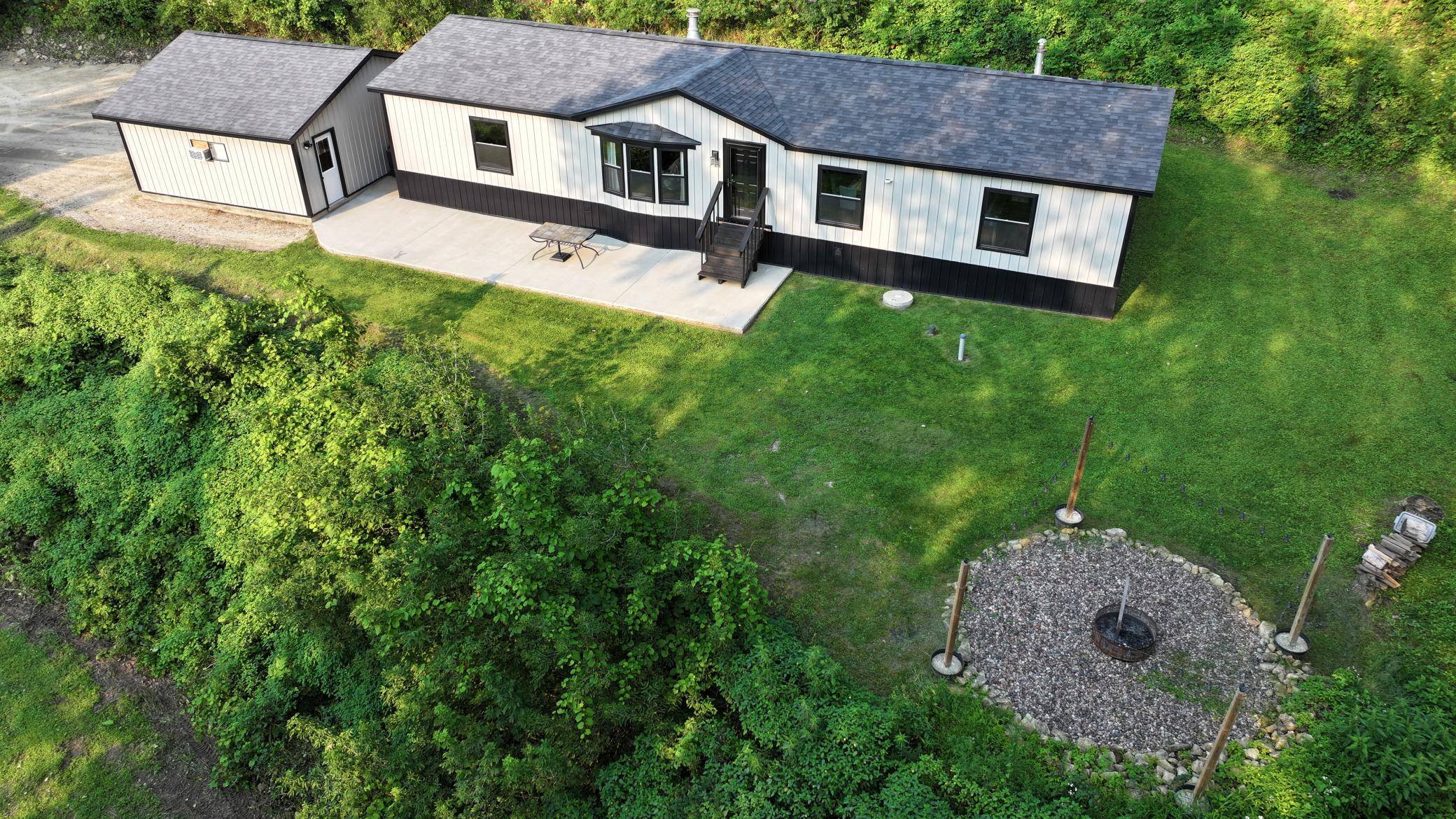 5755 Oak Forest LN, Houston, MN 55943