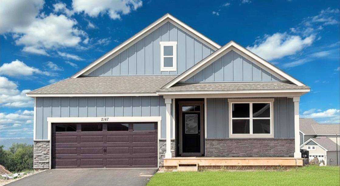 2147 Bluff Heights DR, Shakopee, MN 55379