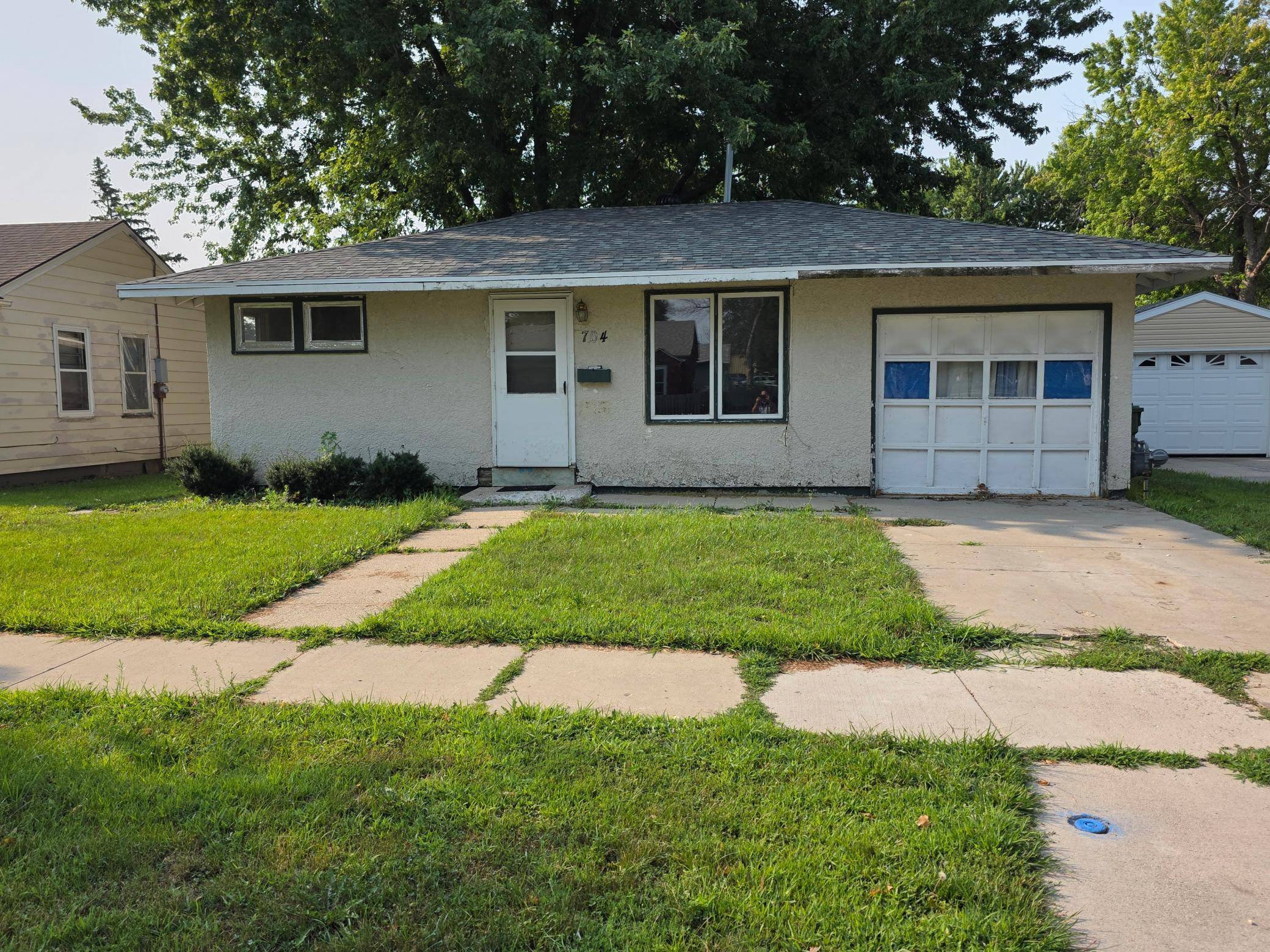 704 Dover ST, Worthington, MN 56187