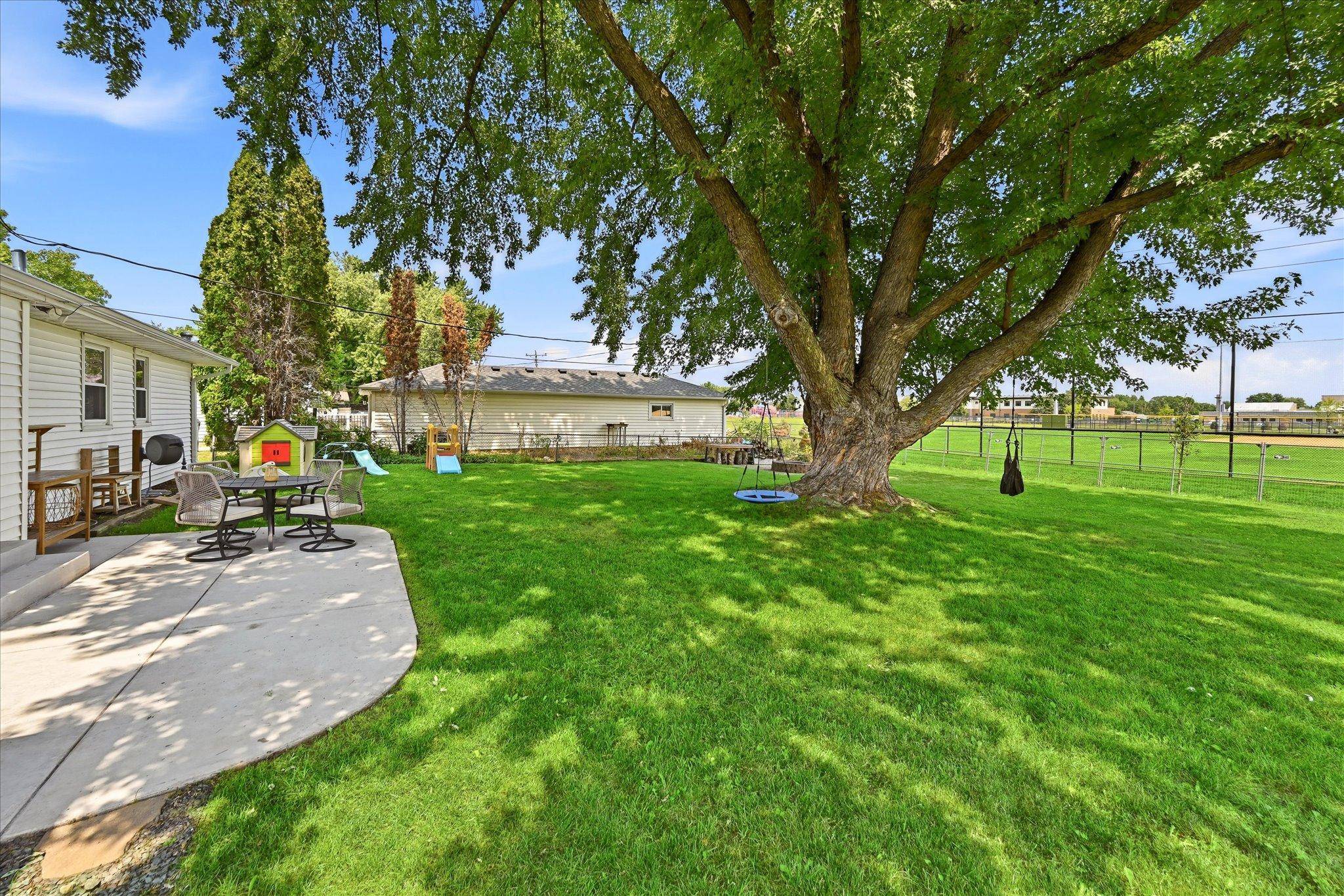 185 Garden View DR, Apple Valley, MN 55124